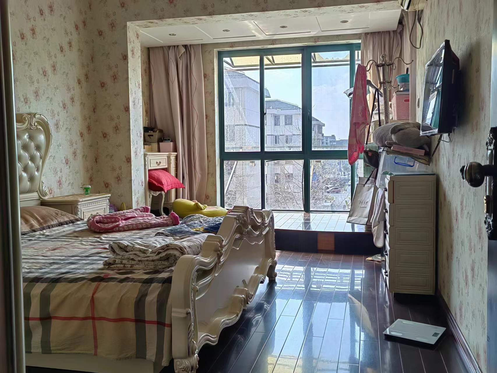南方公寓 3室2厅1卫 143m&sup2;