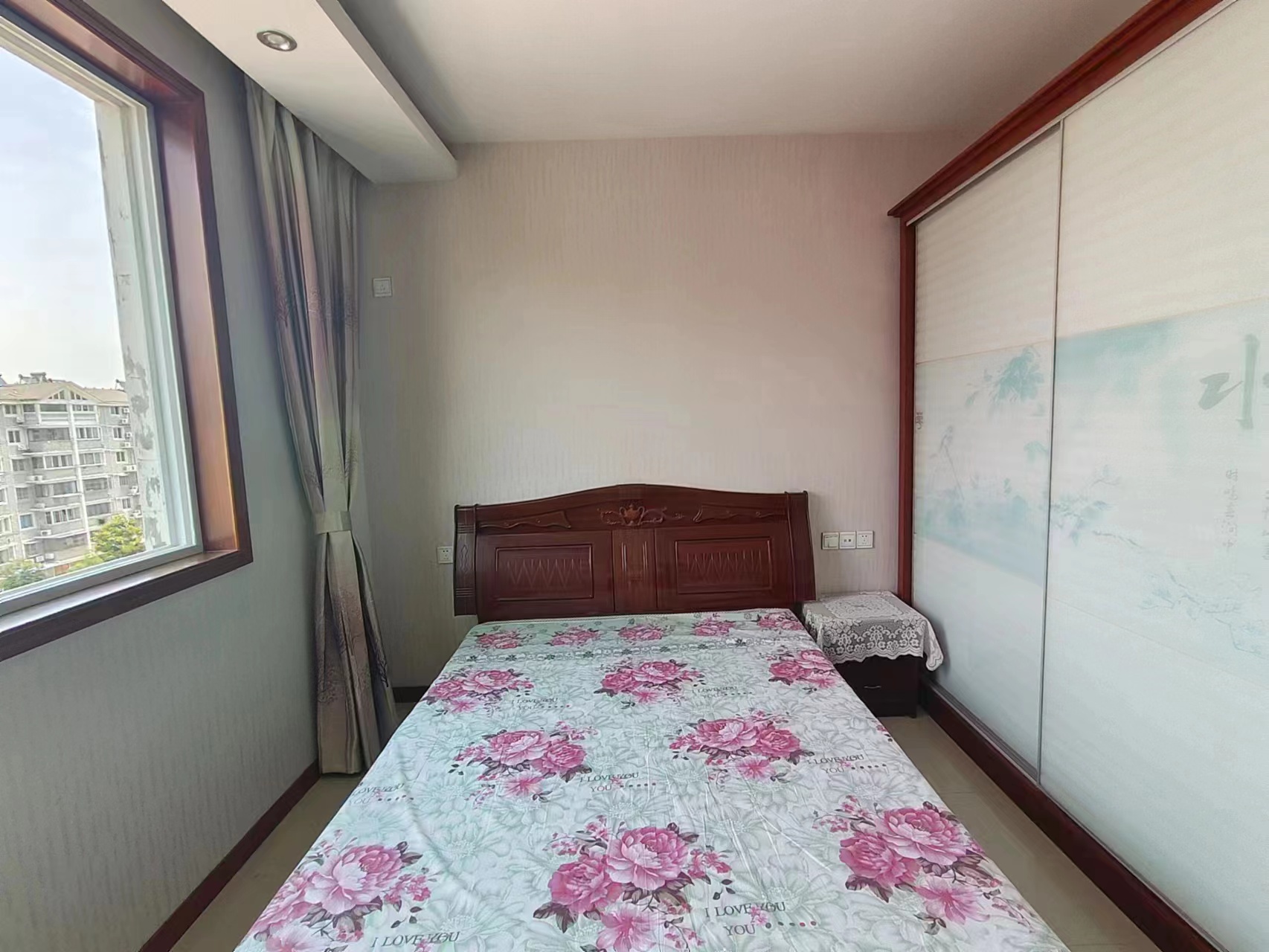 华山花苑四期 3室2厅2卫 130m&sup2;