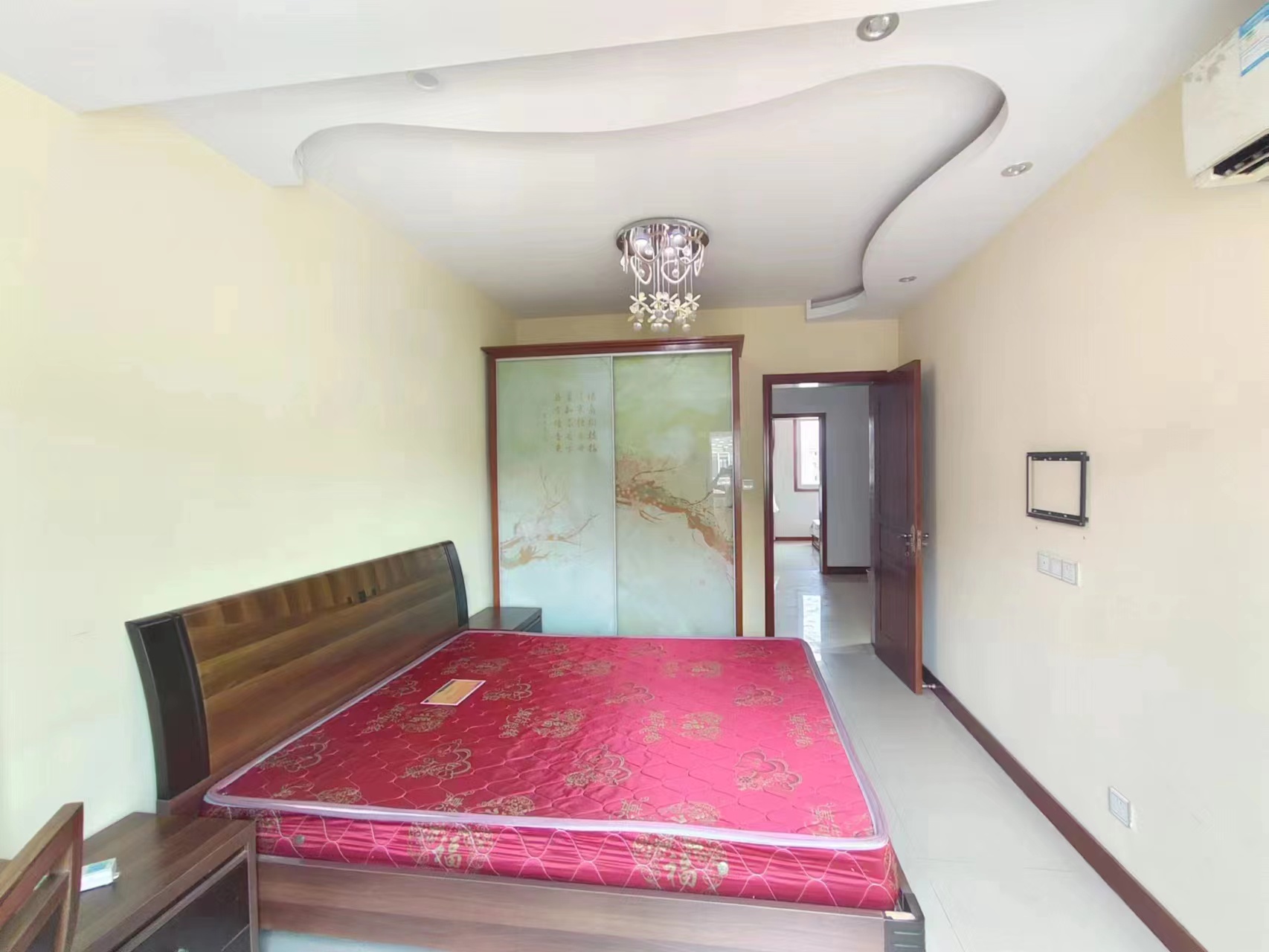 华山花苑四期 3室2厅2卫 130m&sup2;