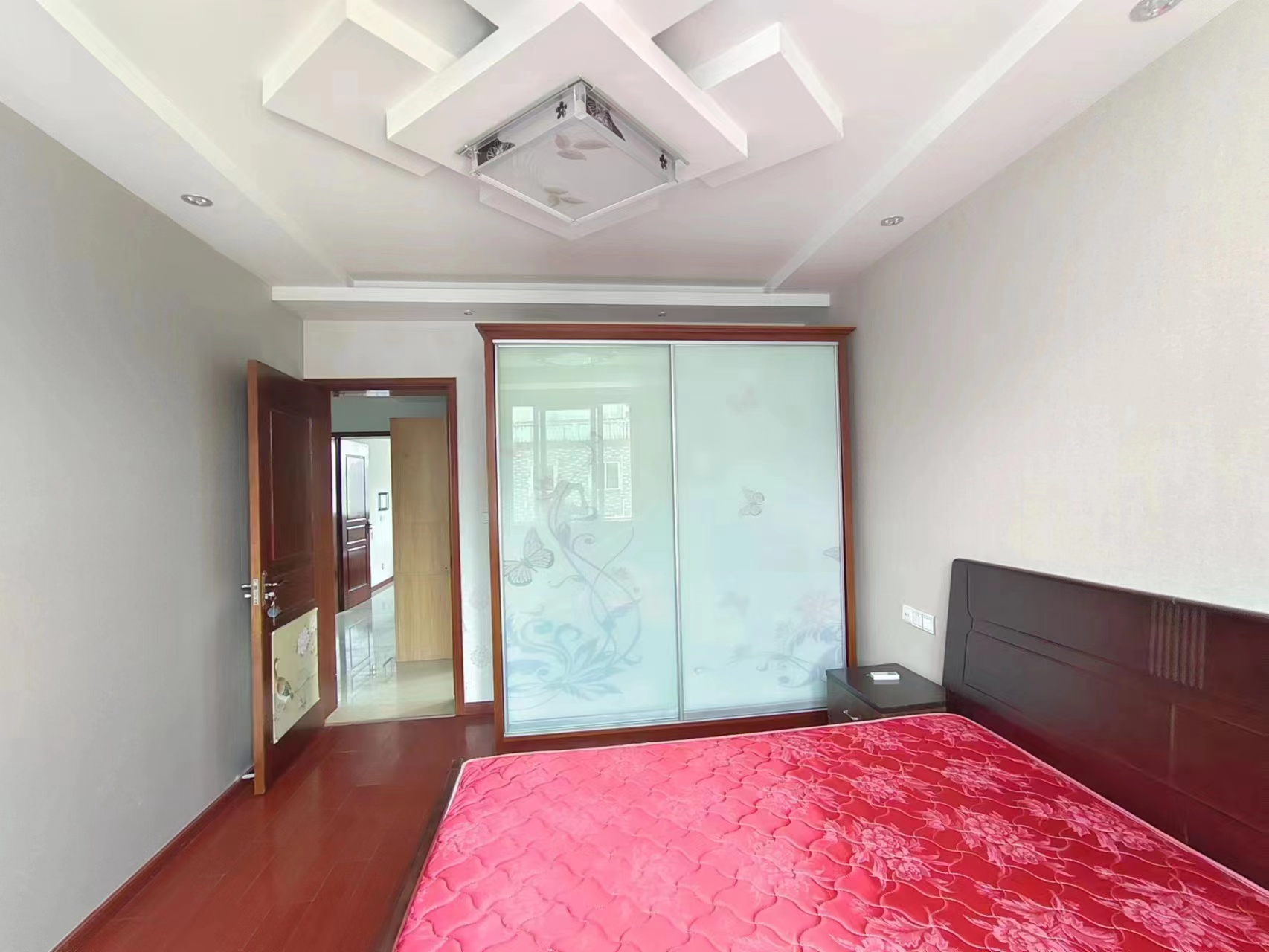 华山花苑四期 3室2厅2卫 130m&sup2;