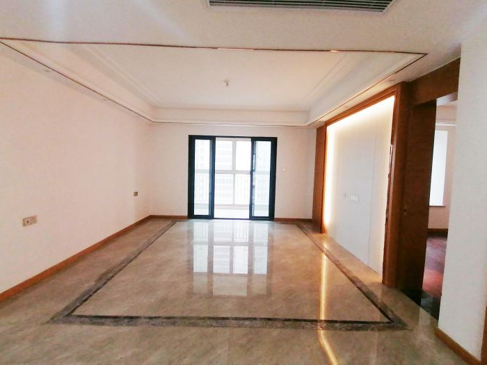 中南世纪花城三期 4室2厅2卫 165m²