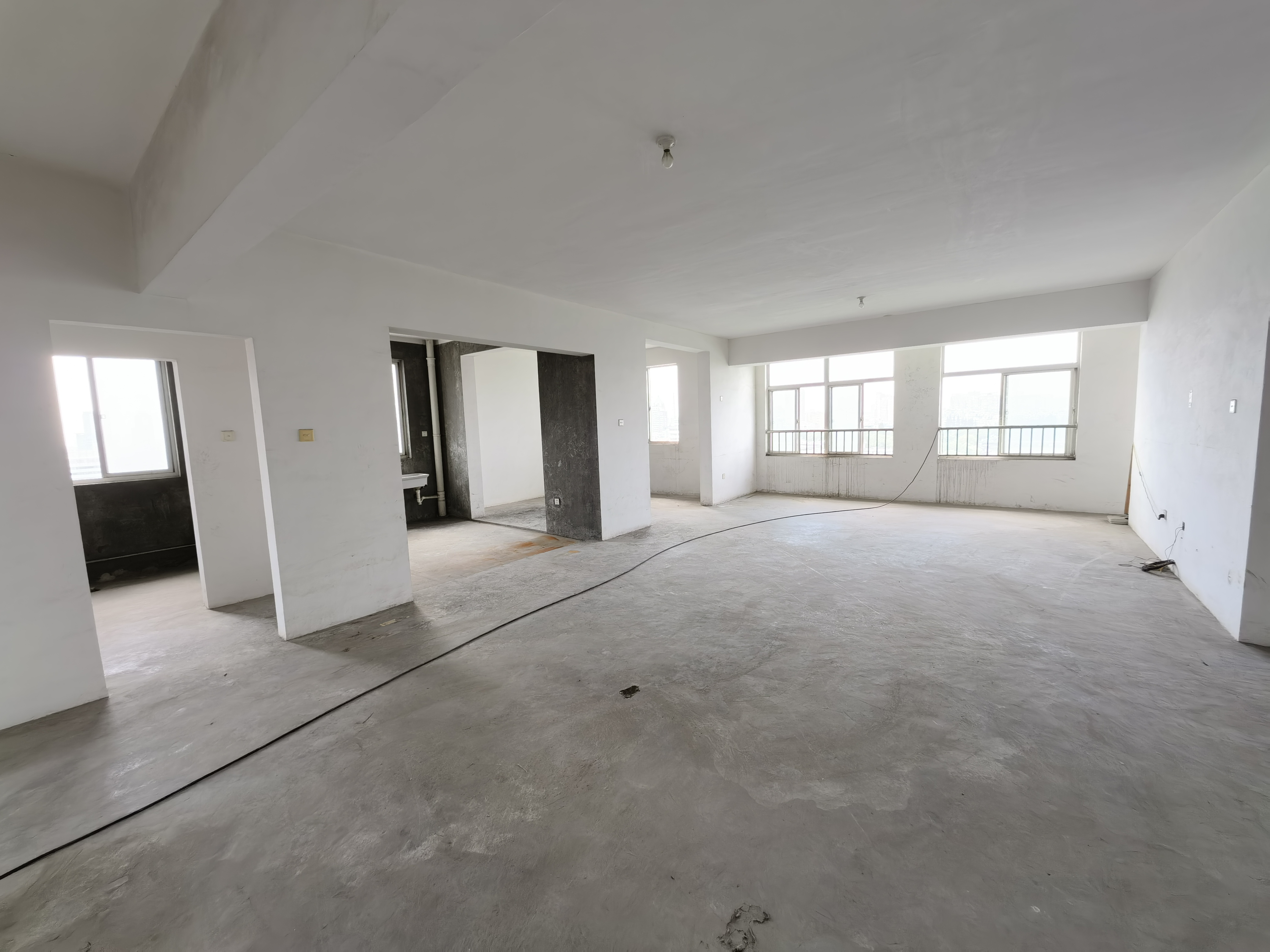 启秀花园 4室1厅2卫 212m&sup2;