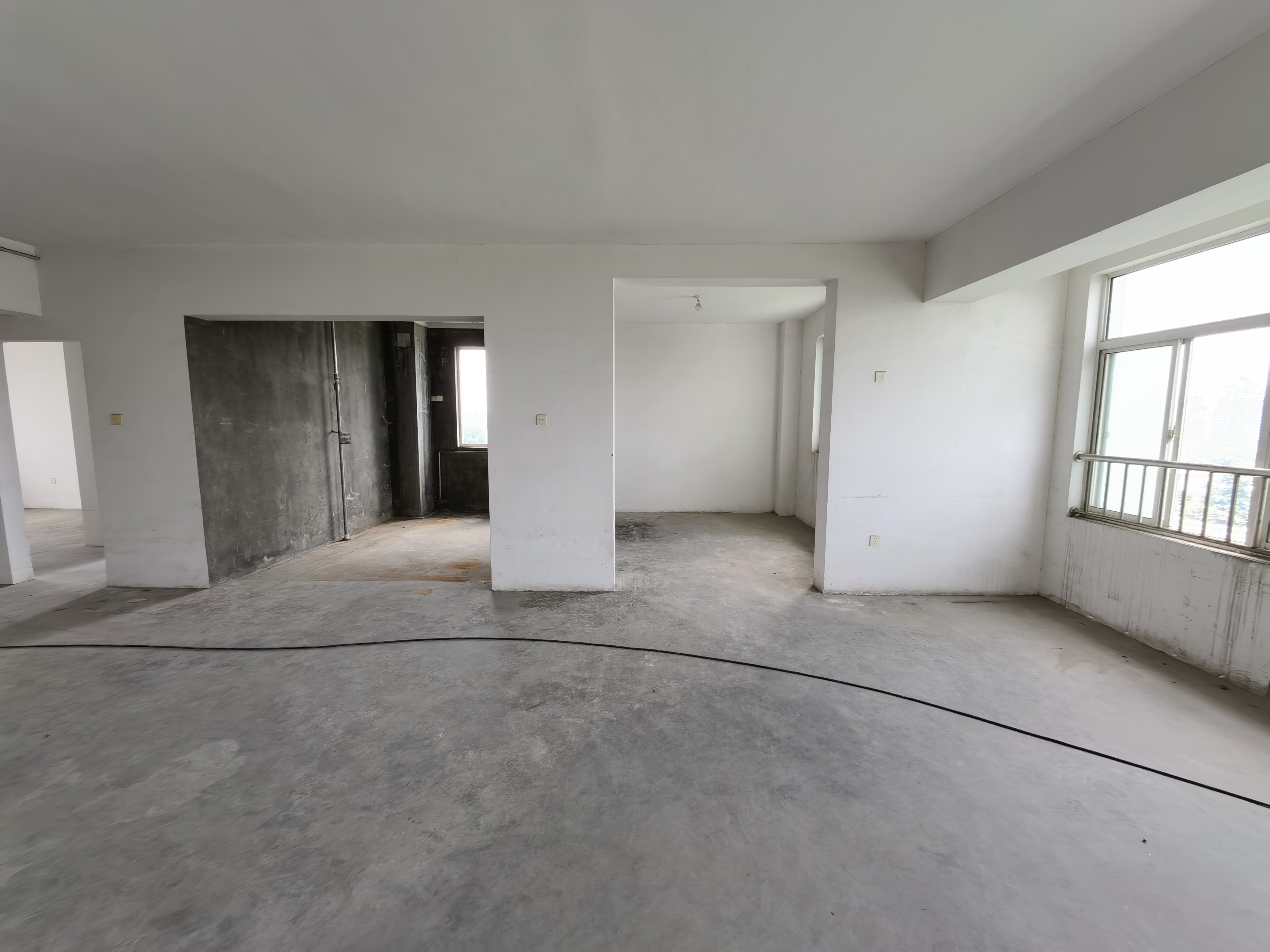启秀花园 4室1厅2卫 212m&sup2;