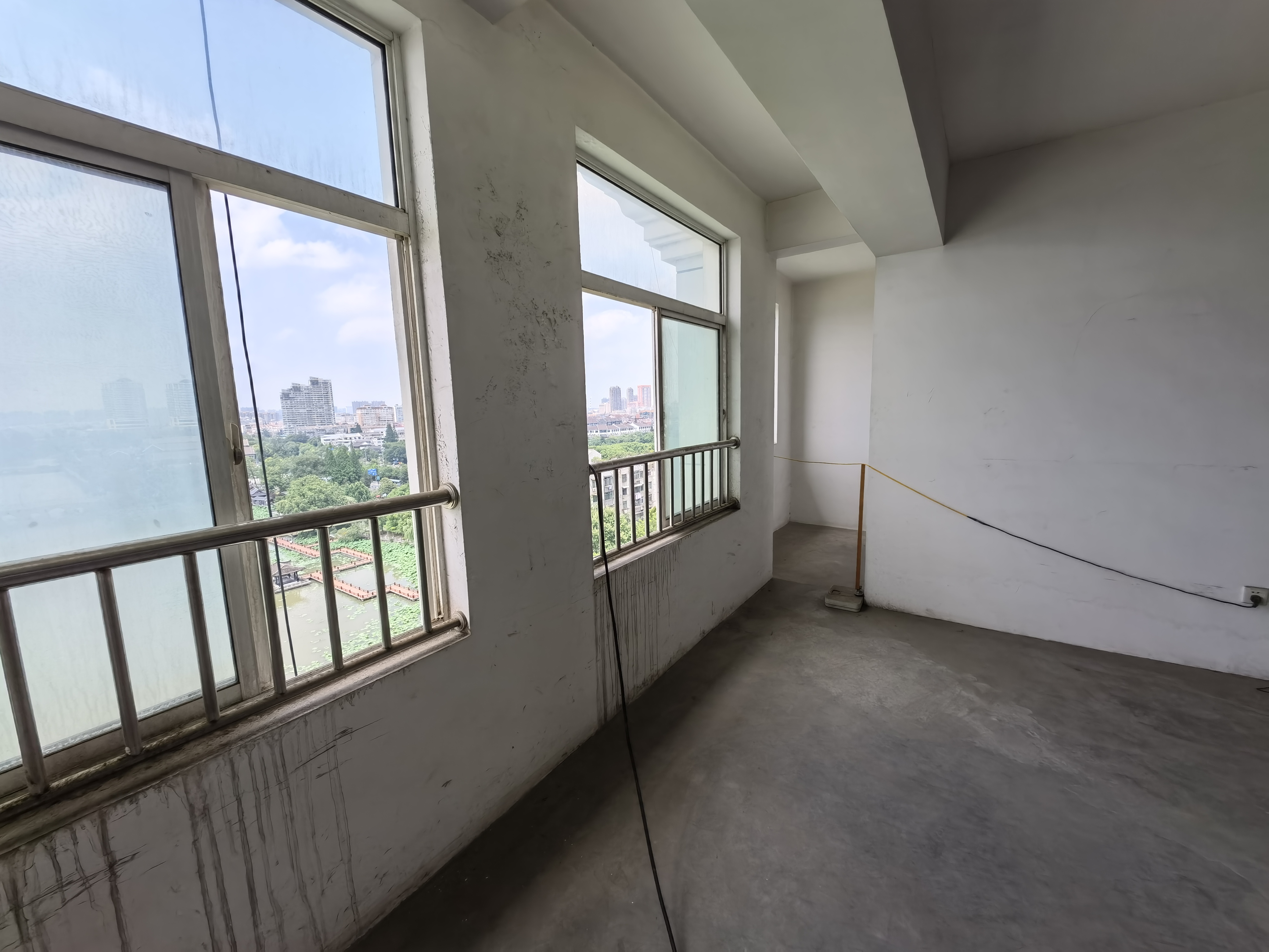 启秀花园 4室1厅2卫 212m&sup2;