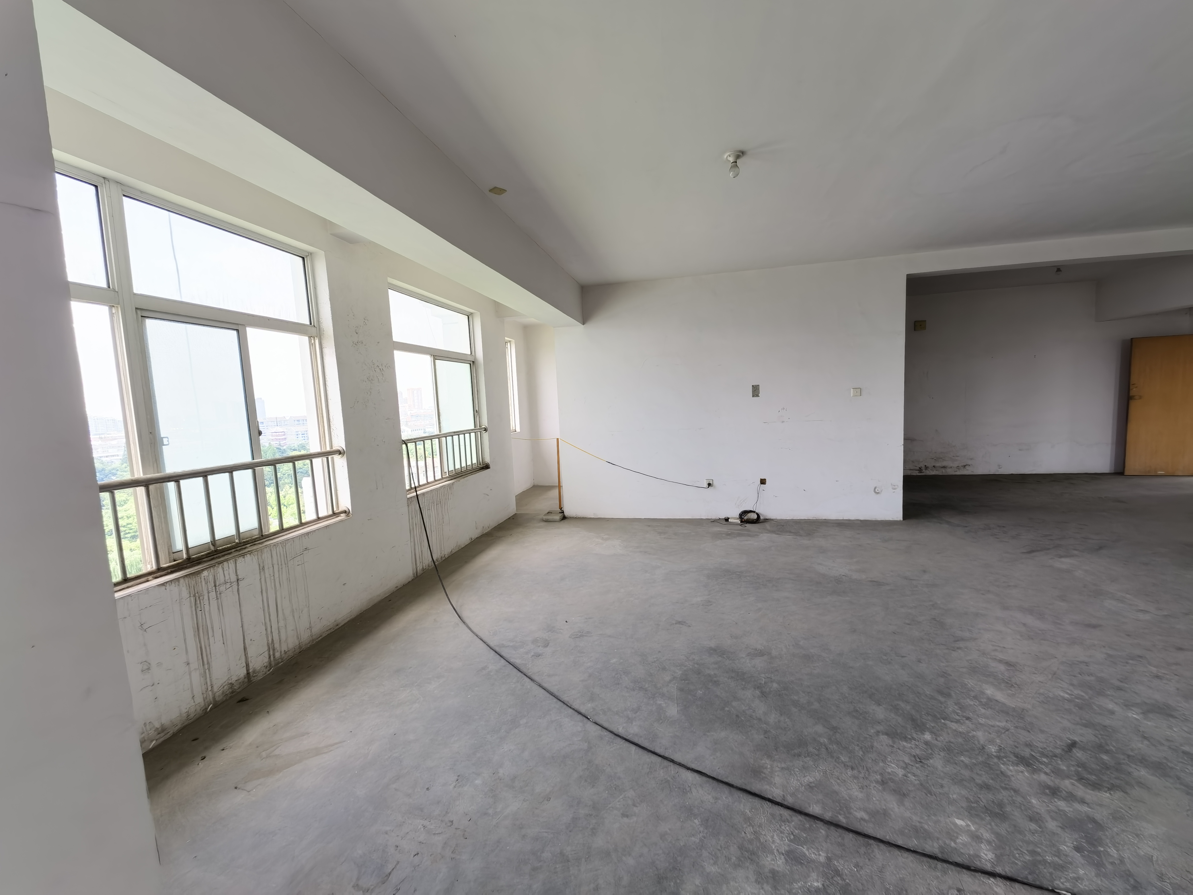 启秀花园 4室1厅2卫 212m&sup2;