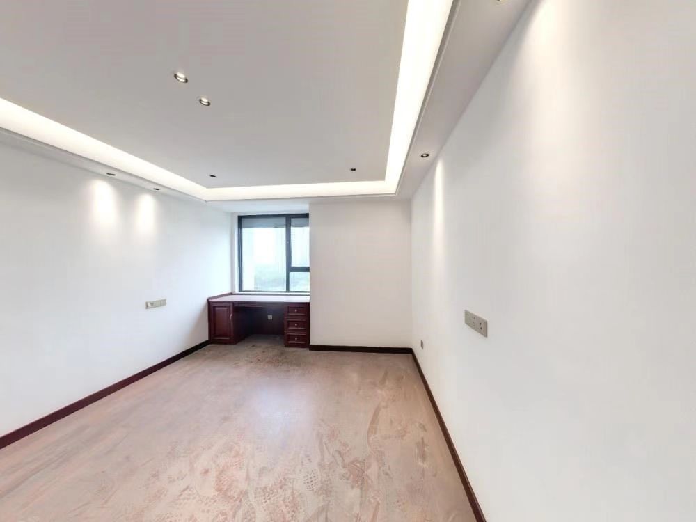 湖畔天下 3室2厅2卫 153.91m²
