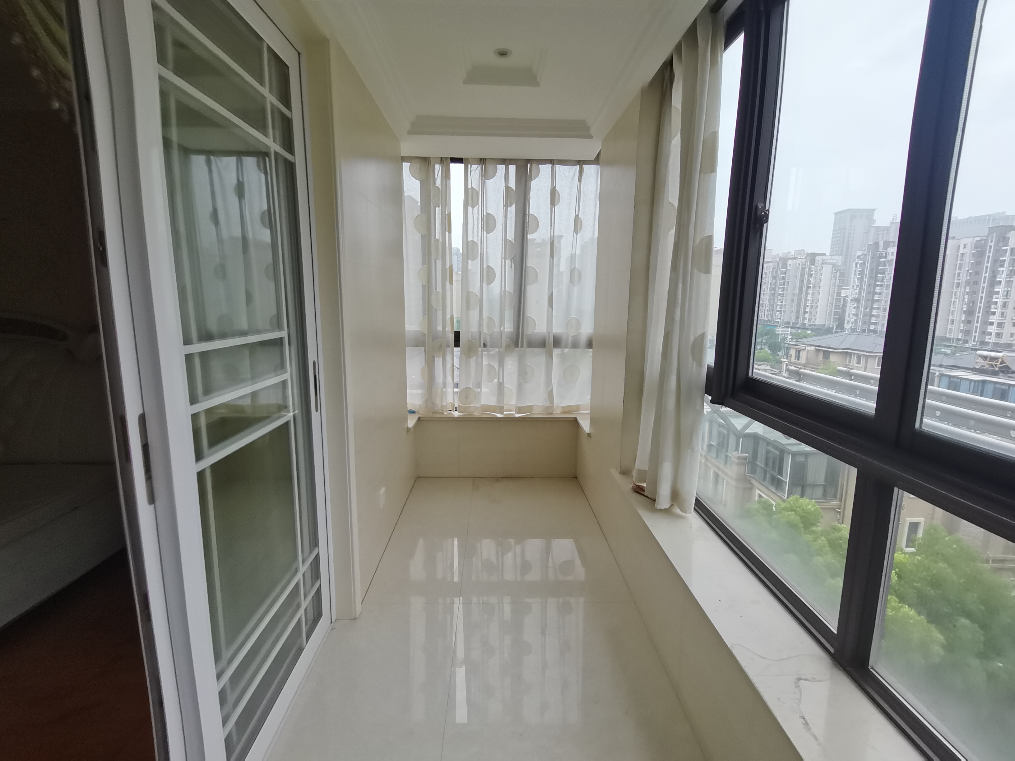 万和华府 4室2厅2卫 190m&sup2;