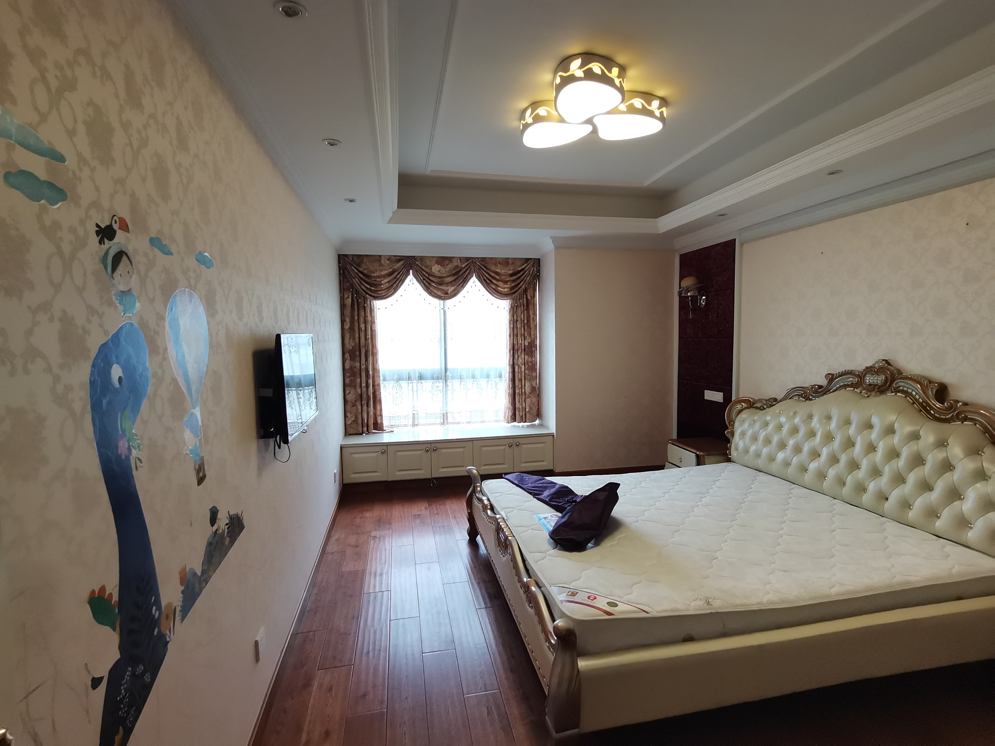 万和华府 4室2厅2卫 190m&sup2;