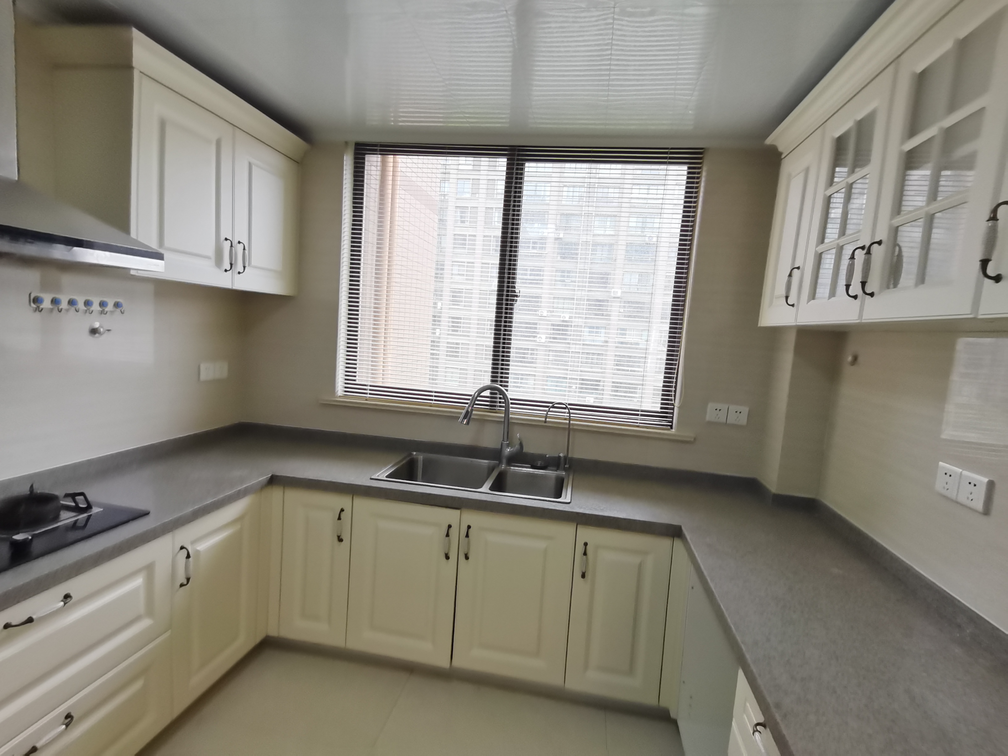 万和华府 4室2厅2卫 190m&sup2;