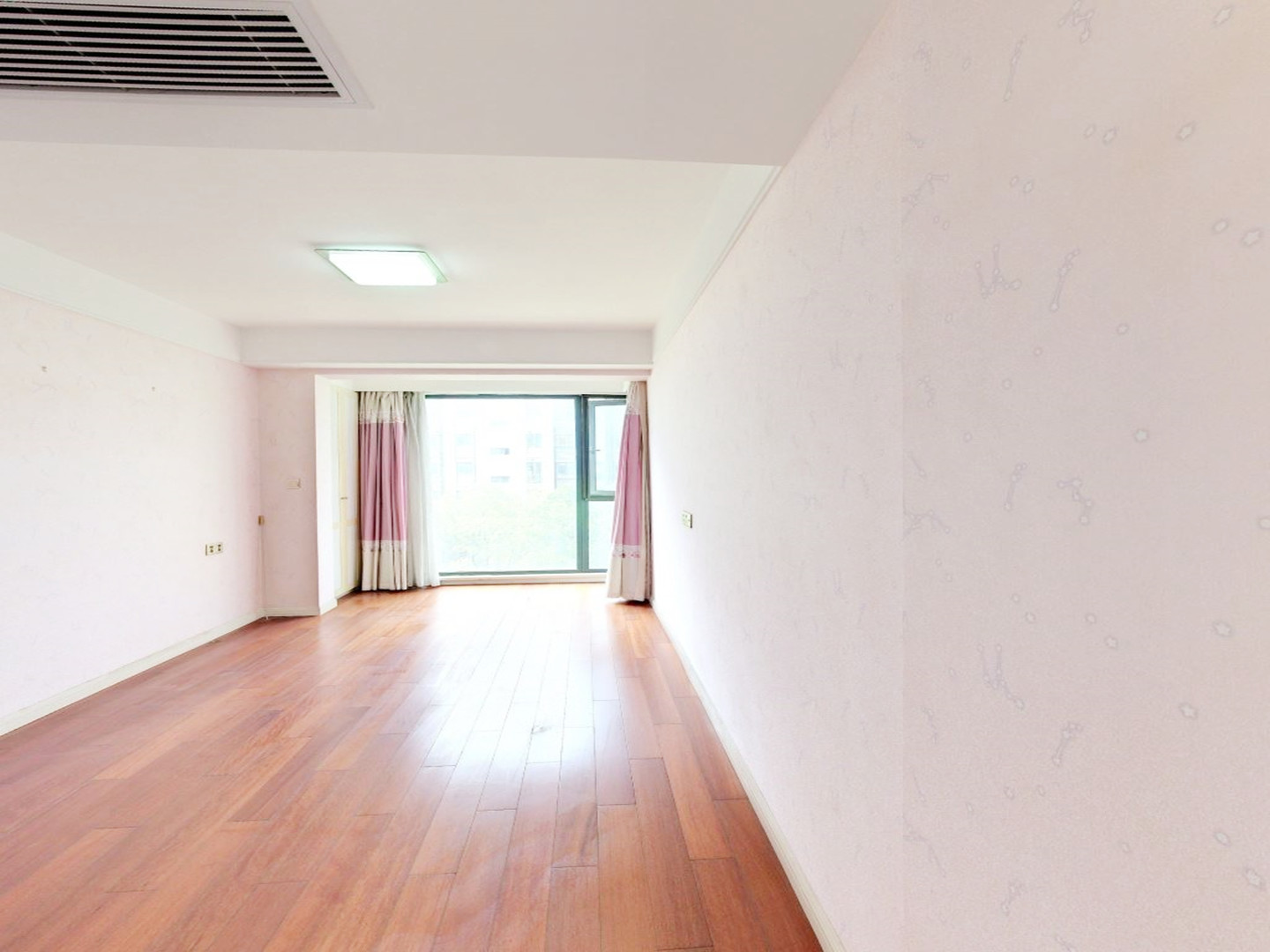 炜赋星湖邻里 3室2厅2卫 135.48m&sup2;