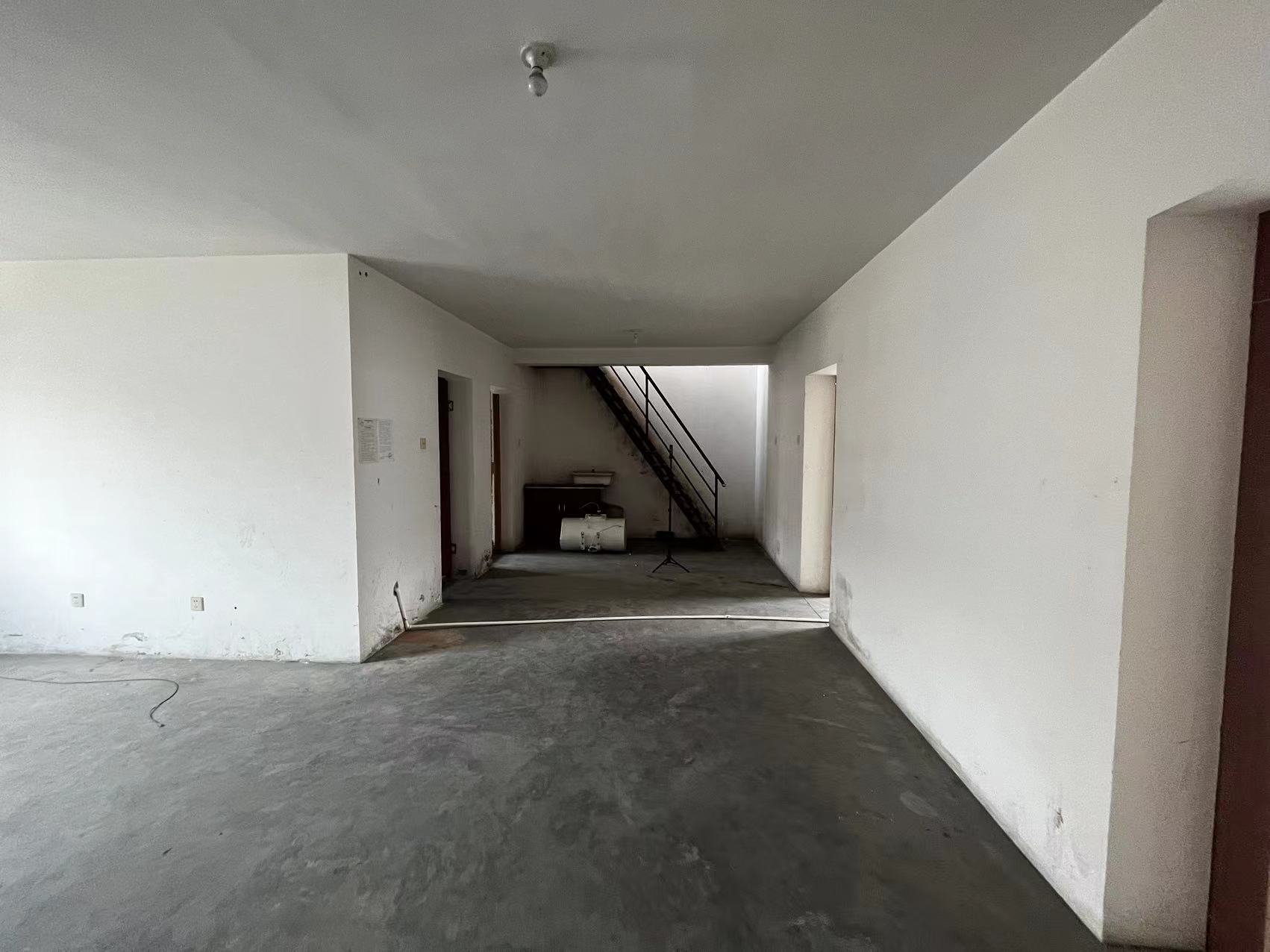 滨江花园 6室1厅2卫 210m²