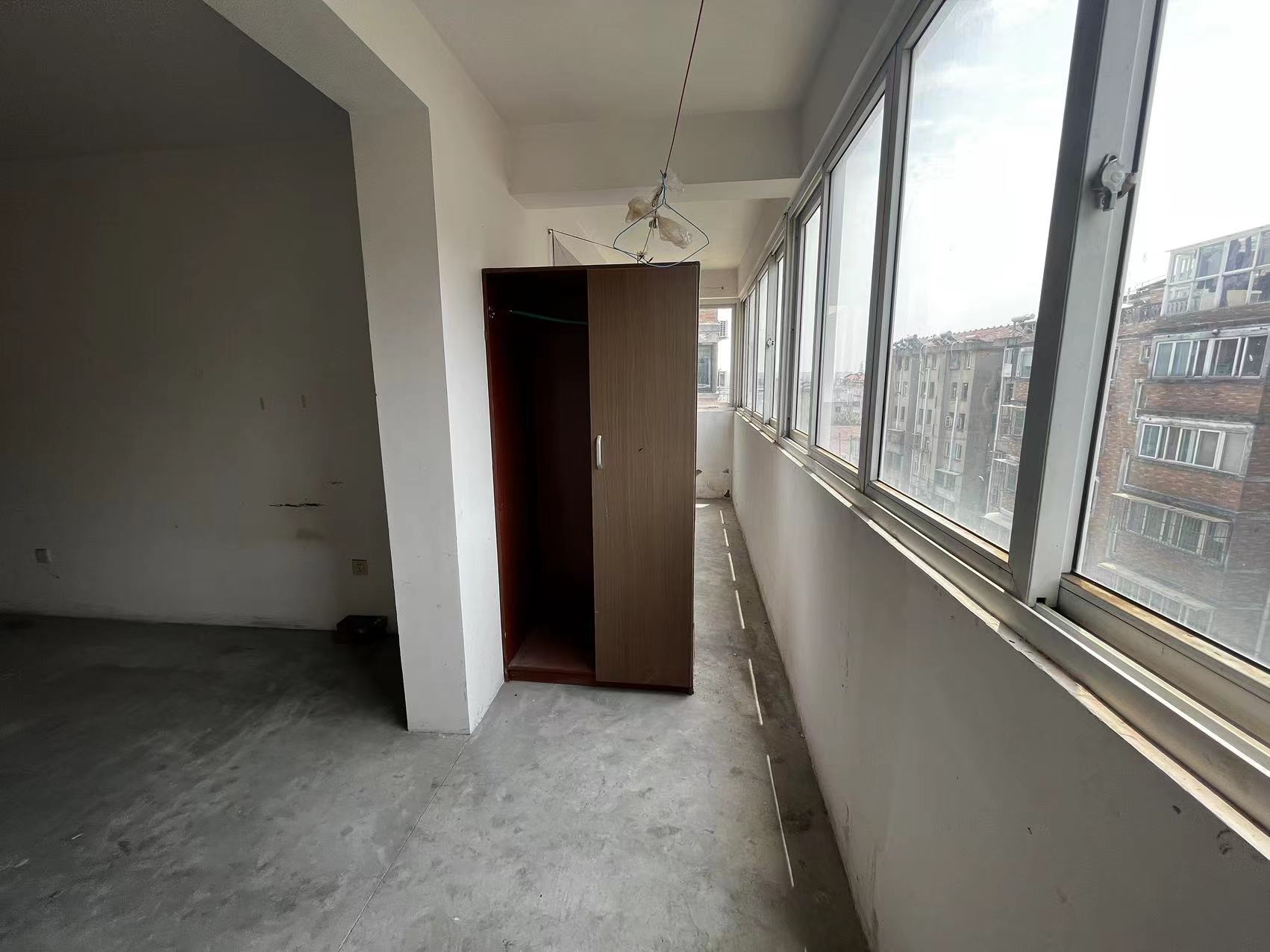 滨江花园 6室1厅2卫 210m&sup2;
