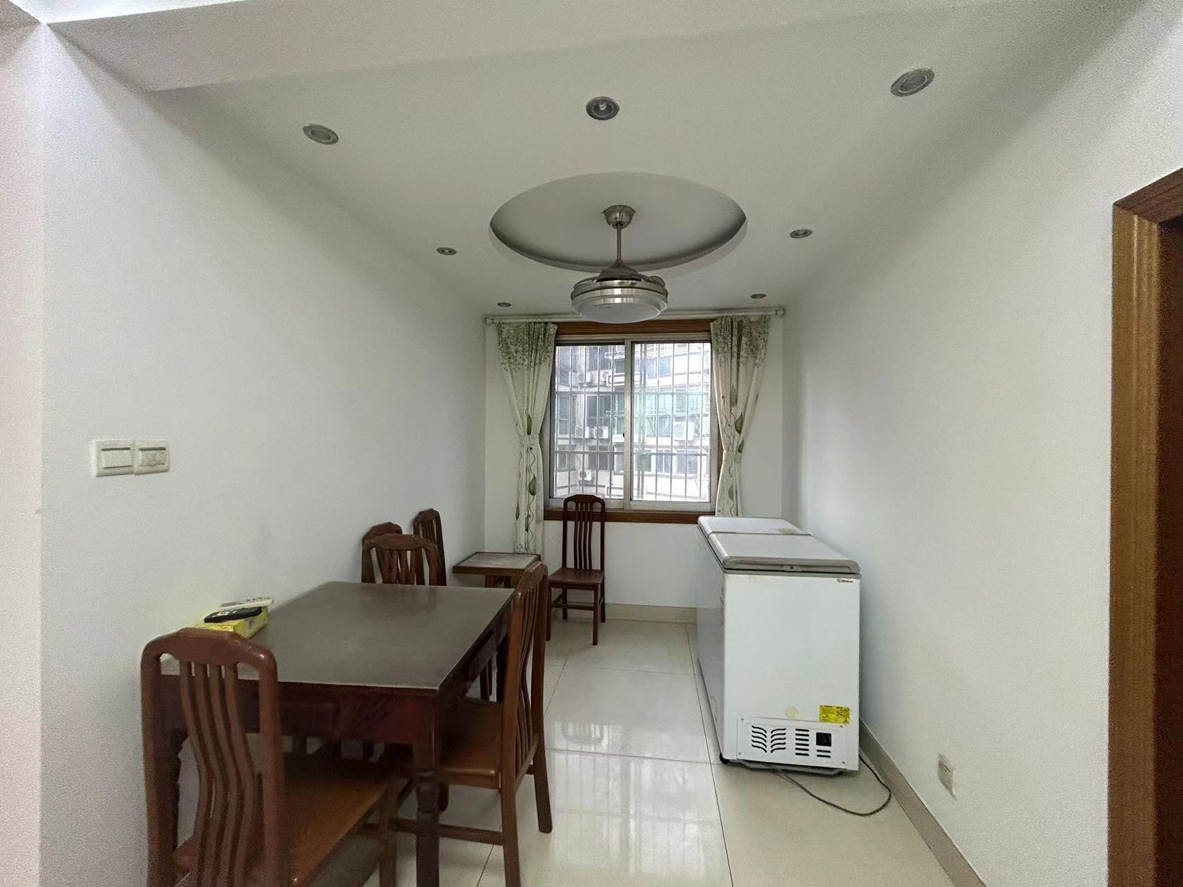 鸿运城市花苑 3室2厅1卫 127m²