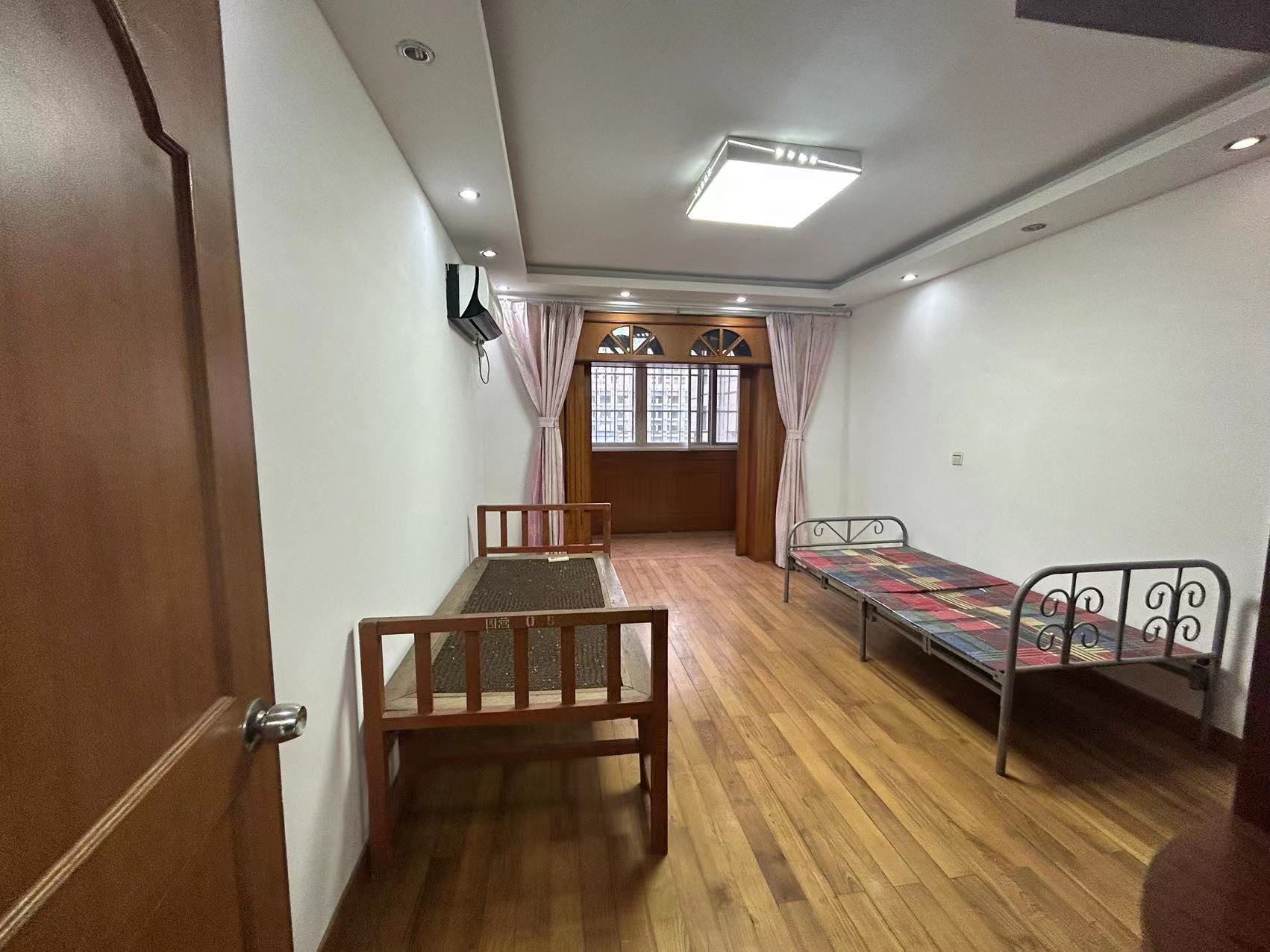 鸿运城市花苑 3室2厅1卫 127m&sup2;
