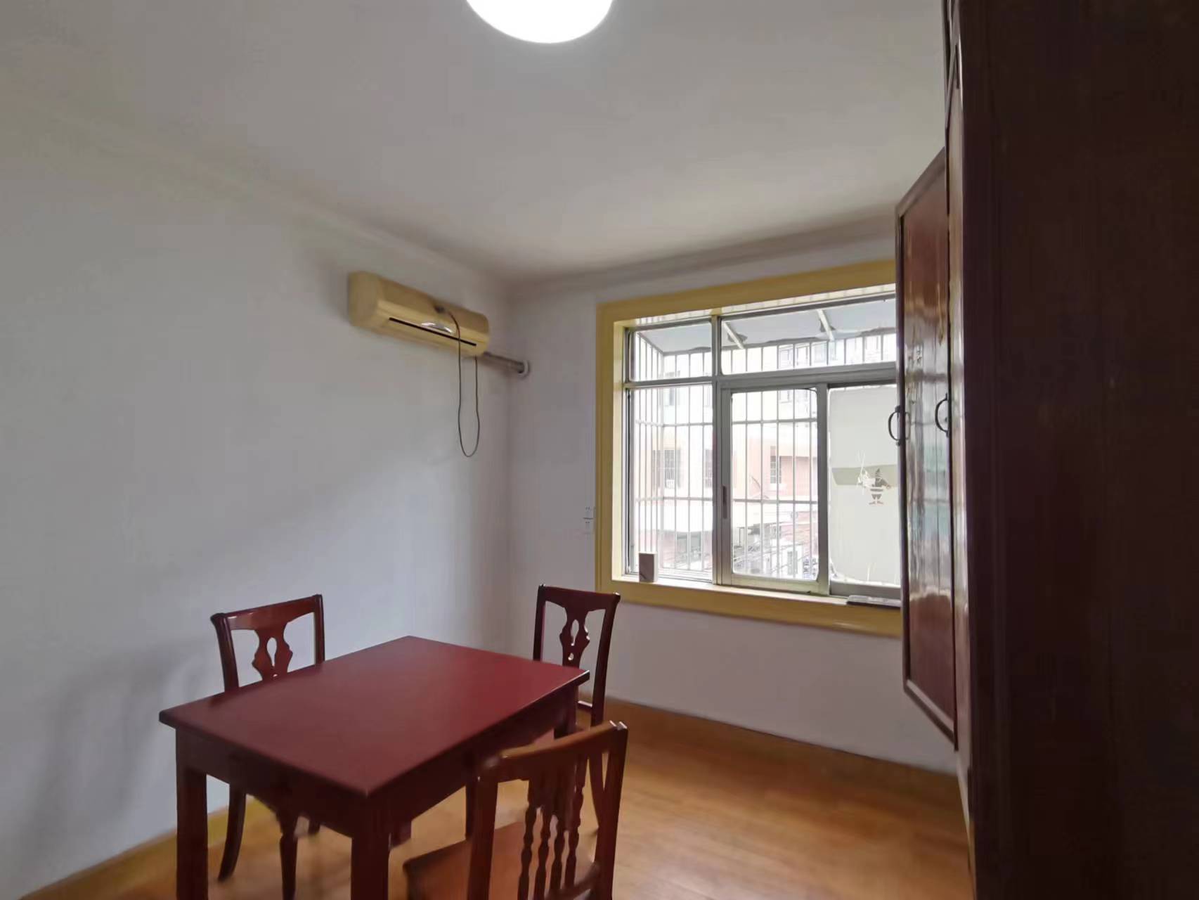 师范桥新村 3室2厅1卫 130m&sup2;