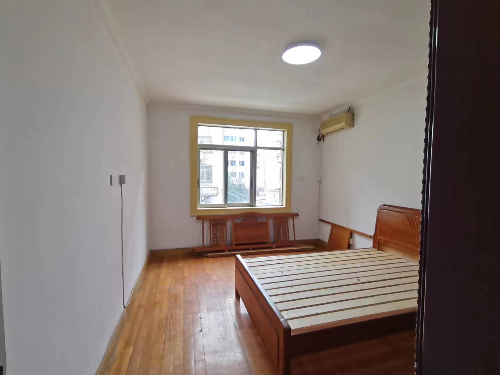 师范桥新村 3室2厅1卫 130m&sup2;