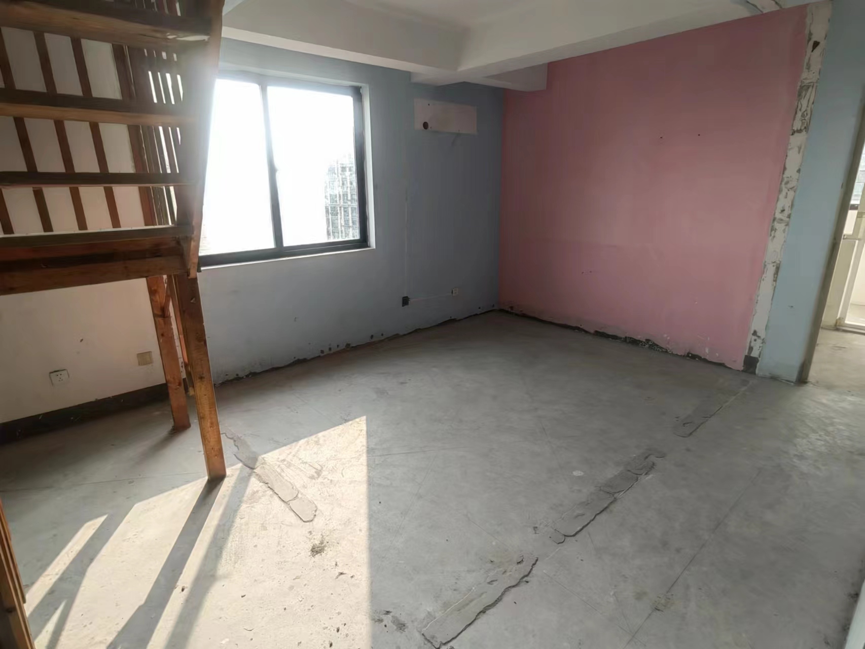 外滩花苑 4室2厅1卫 96m²