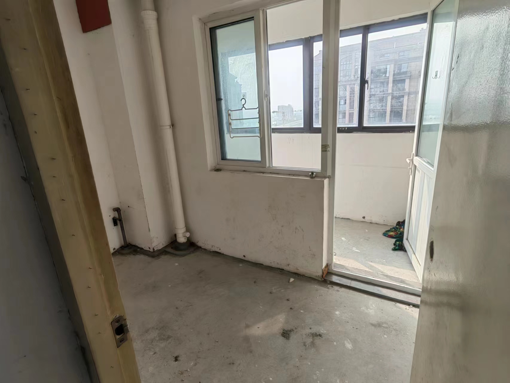 外滩花苑 4室2厅1卫 96m&sup2;