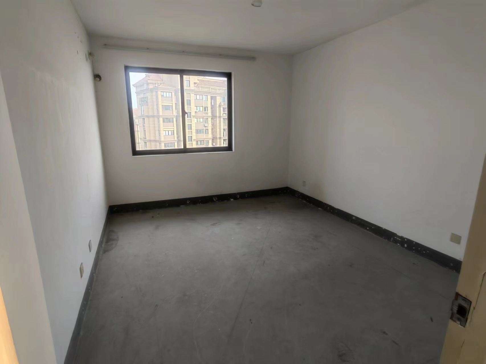 外滩花苑 4室2厅1卫 96m&sup2;