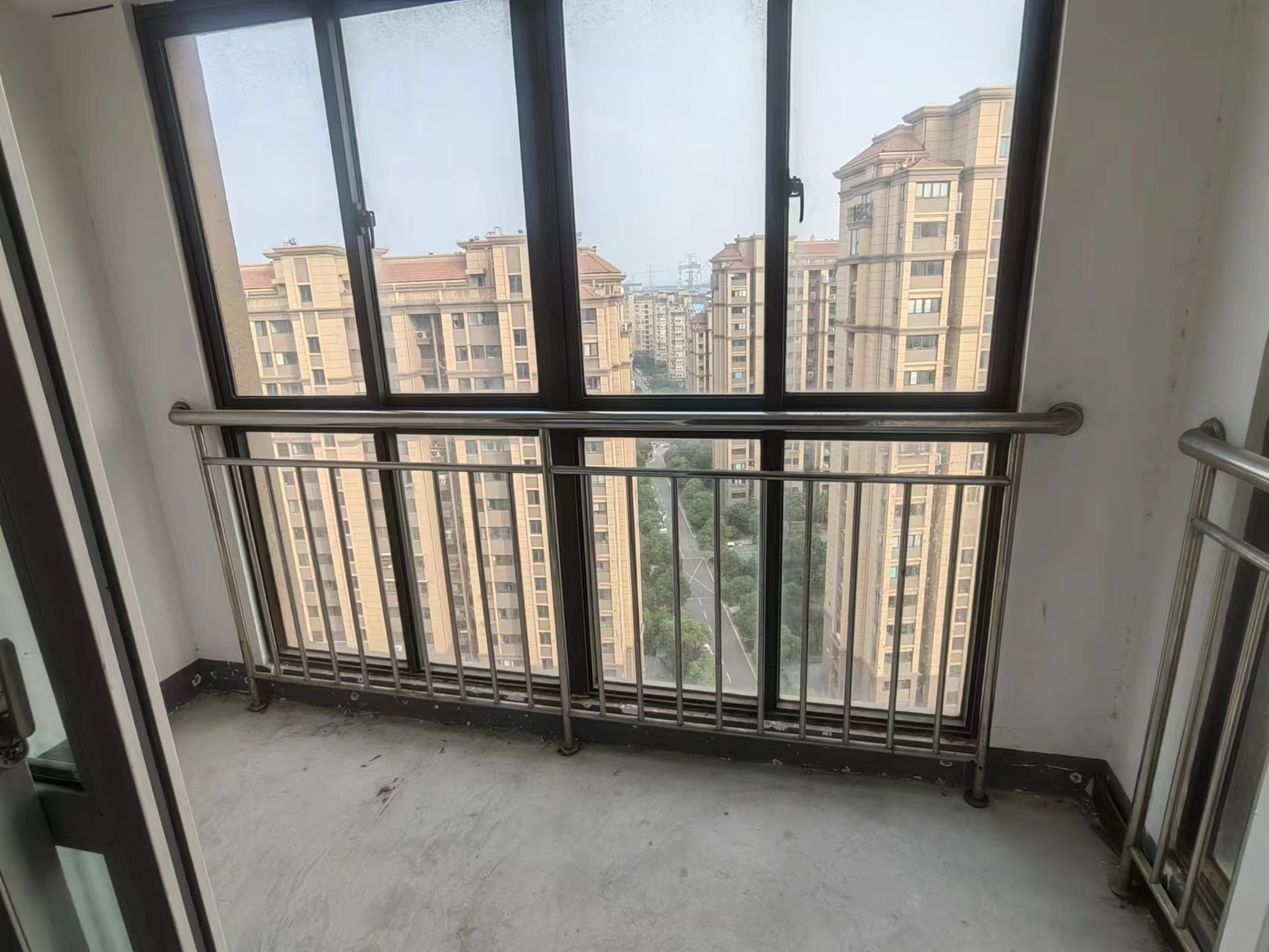 外滩花苑 4室2厅1卫 96m&sup2;