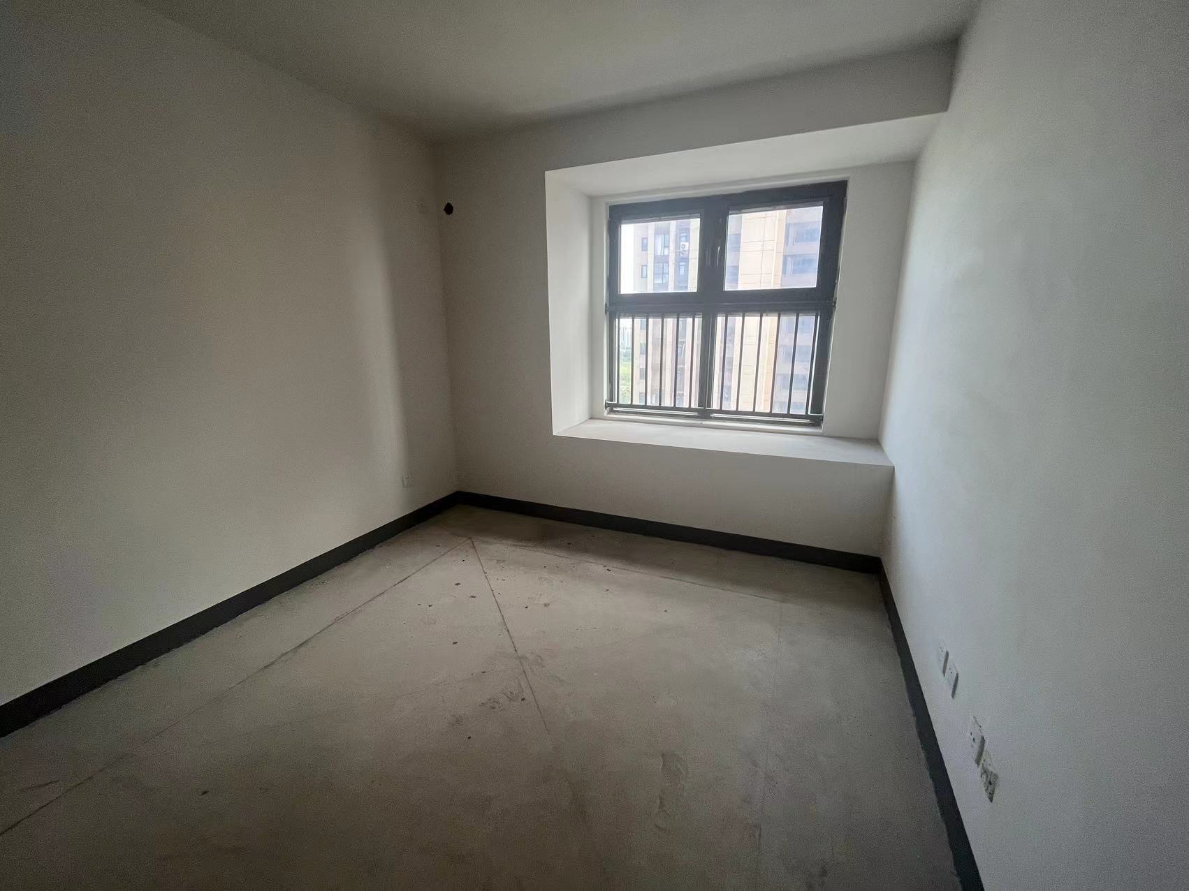 绿地新里城 3室2厅1卫 93m&sup2;