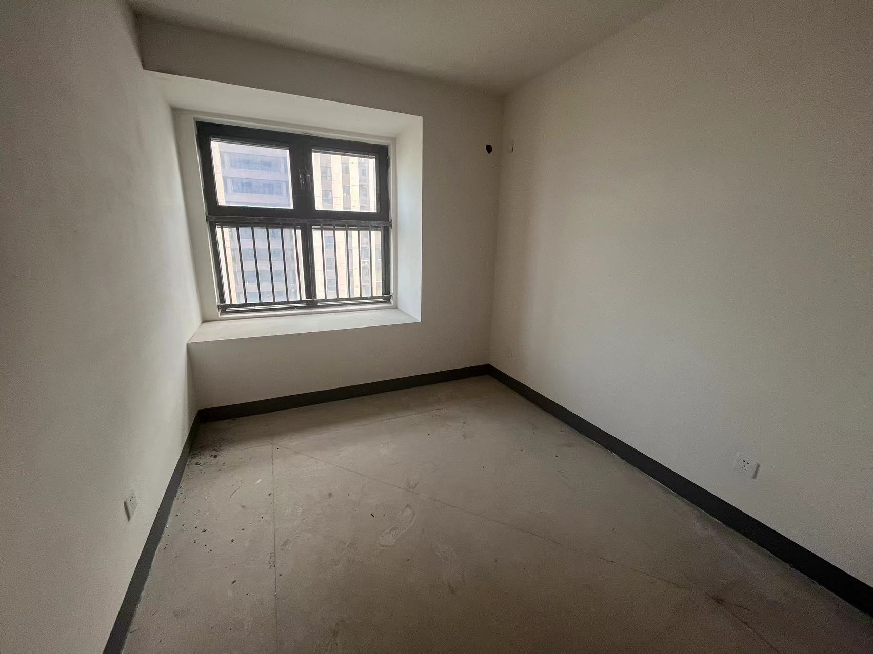 绿地新里城 3室2厅1卫 93m&sup2;