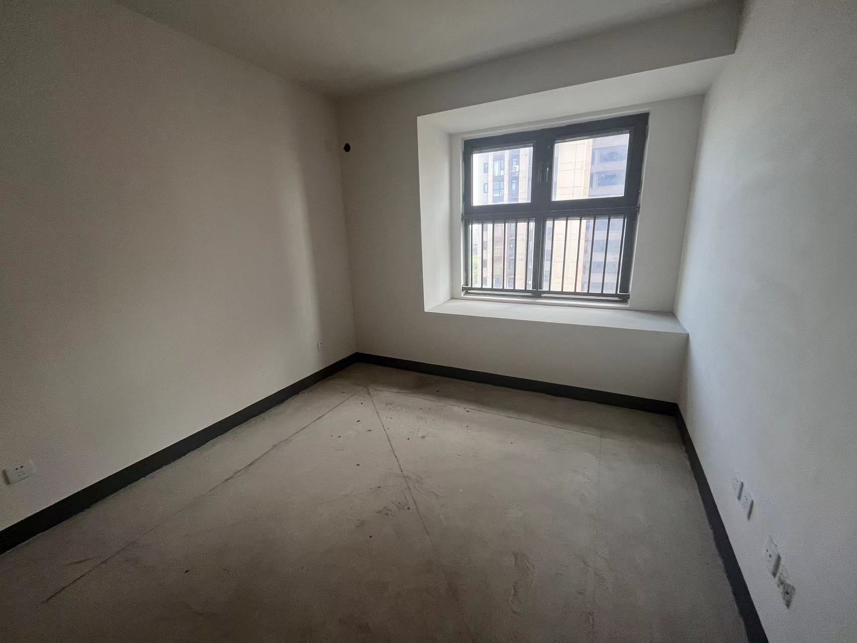 绿地新里城 3室2厅1卫 93m&sup2;