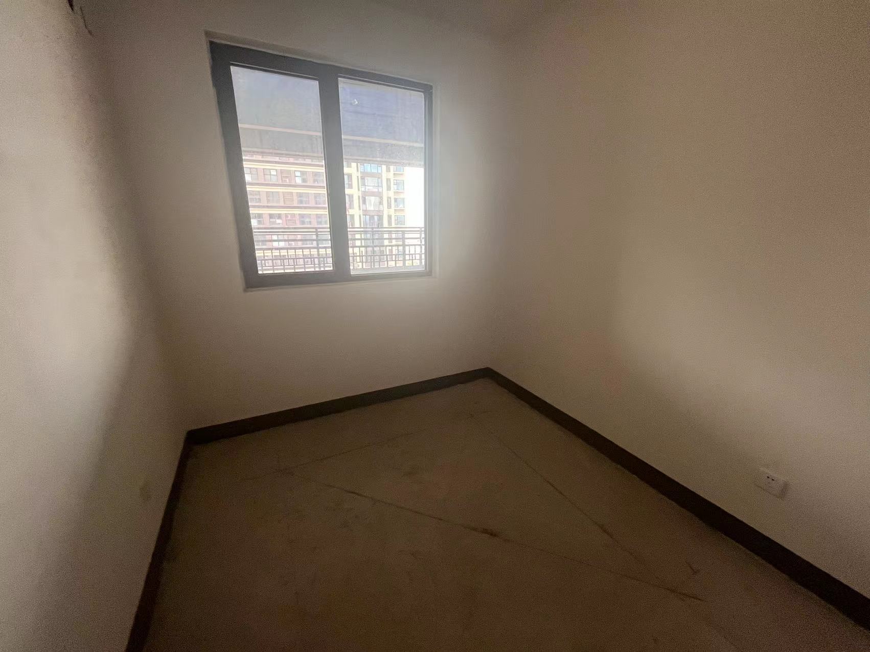 绿地新里城 3室2厅1卫 93m&sup2;