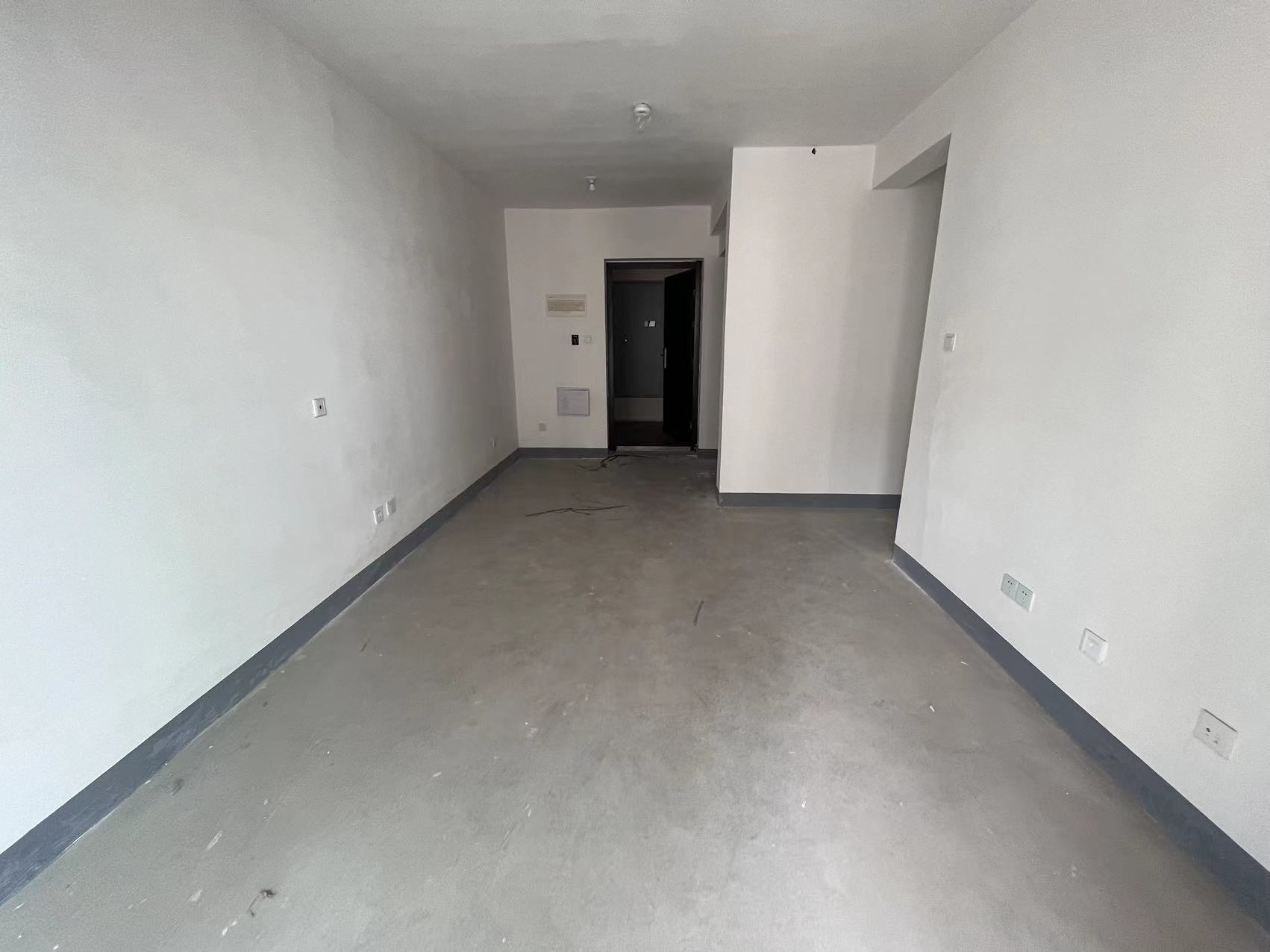 绿地新里城 3室2厅1卫 93m&sup2;