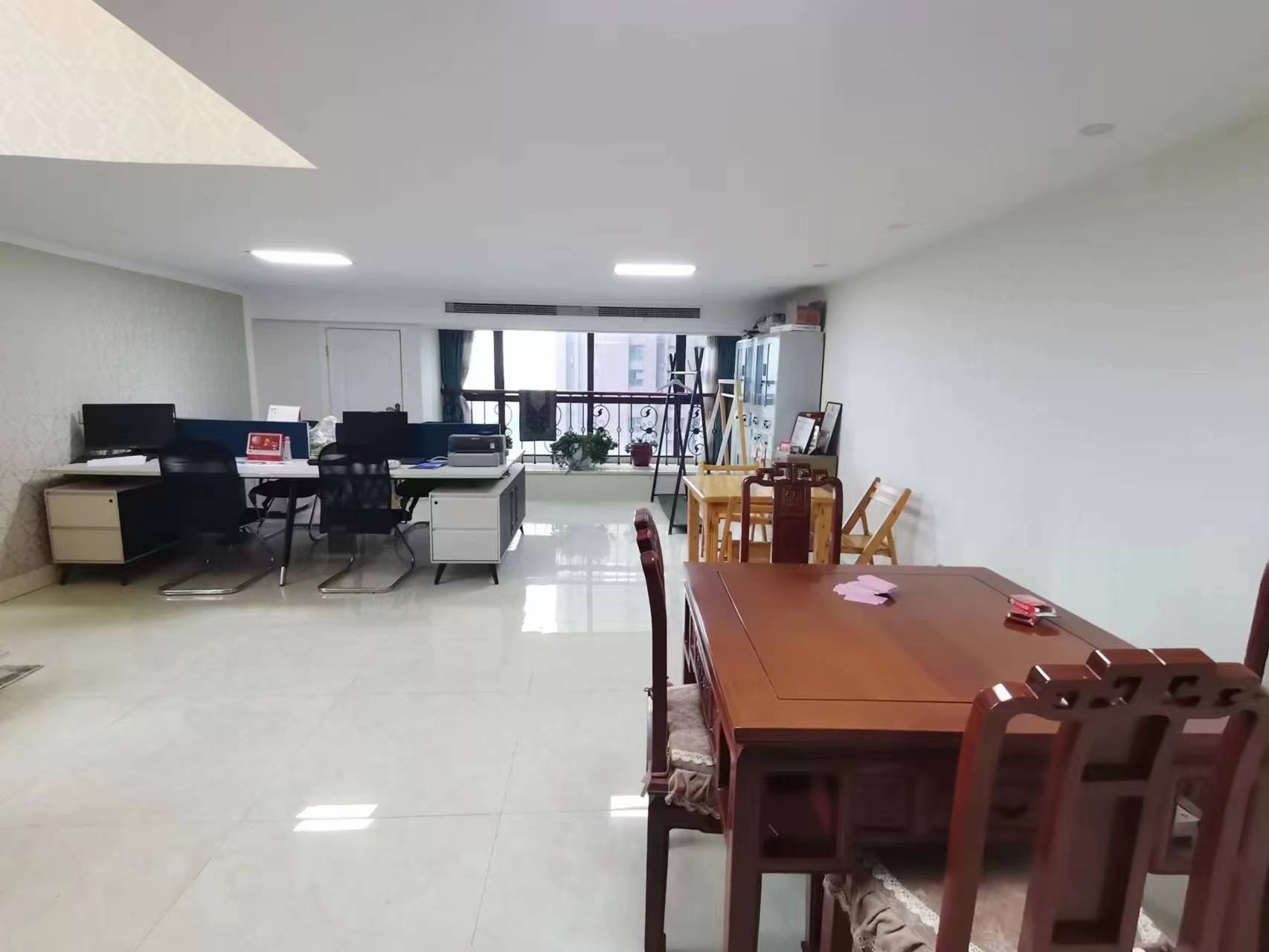 恒隆国际 2室2厅2卫 100m&sup2;