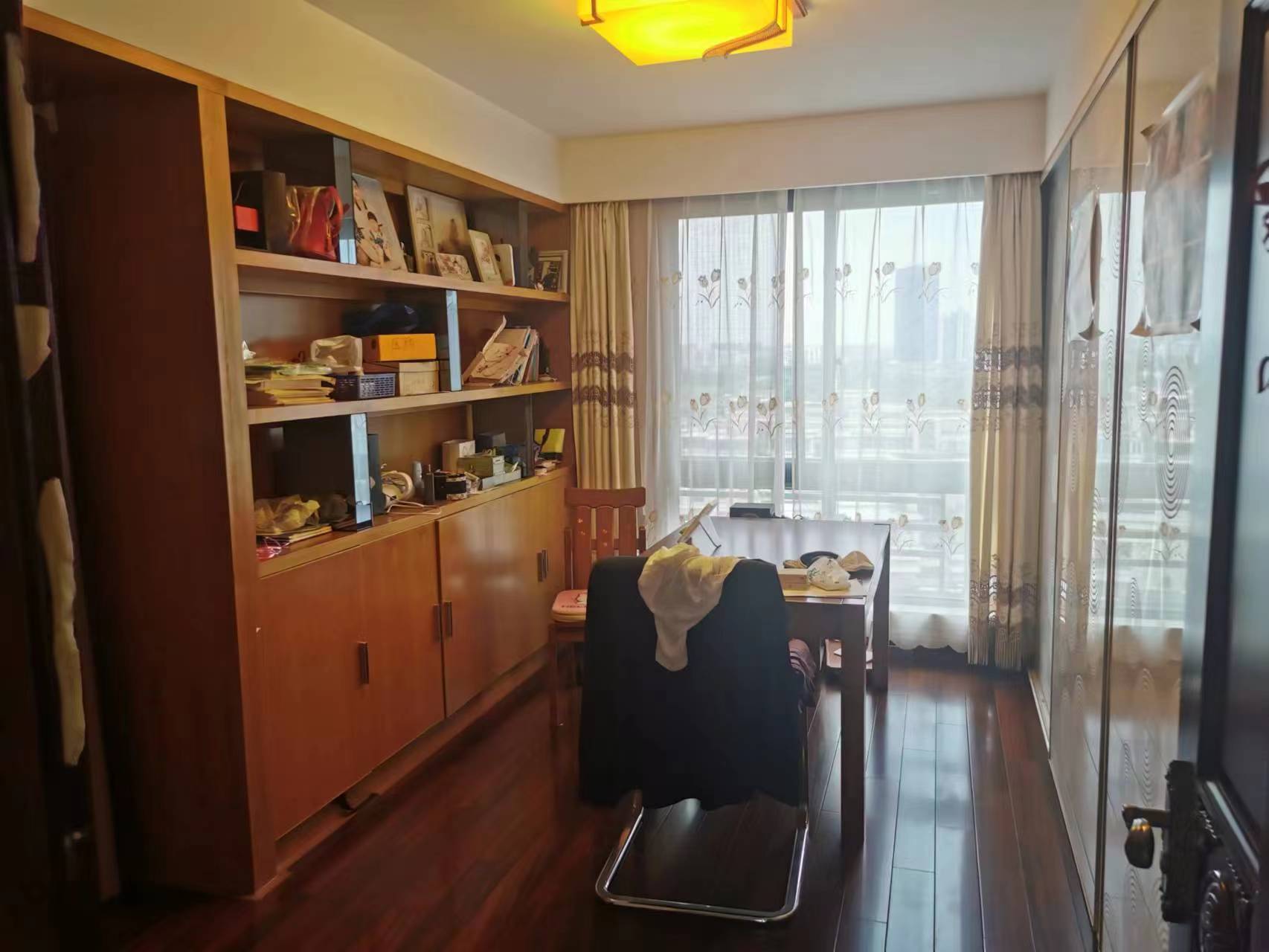 凤凰莱茵苑 5室2厅3卫 177.54m&sup2;