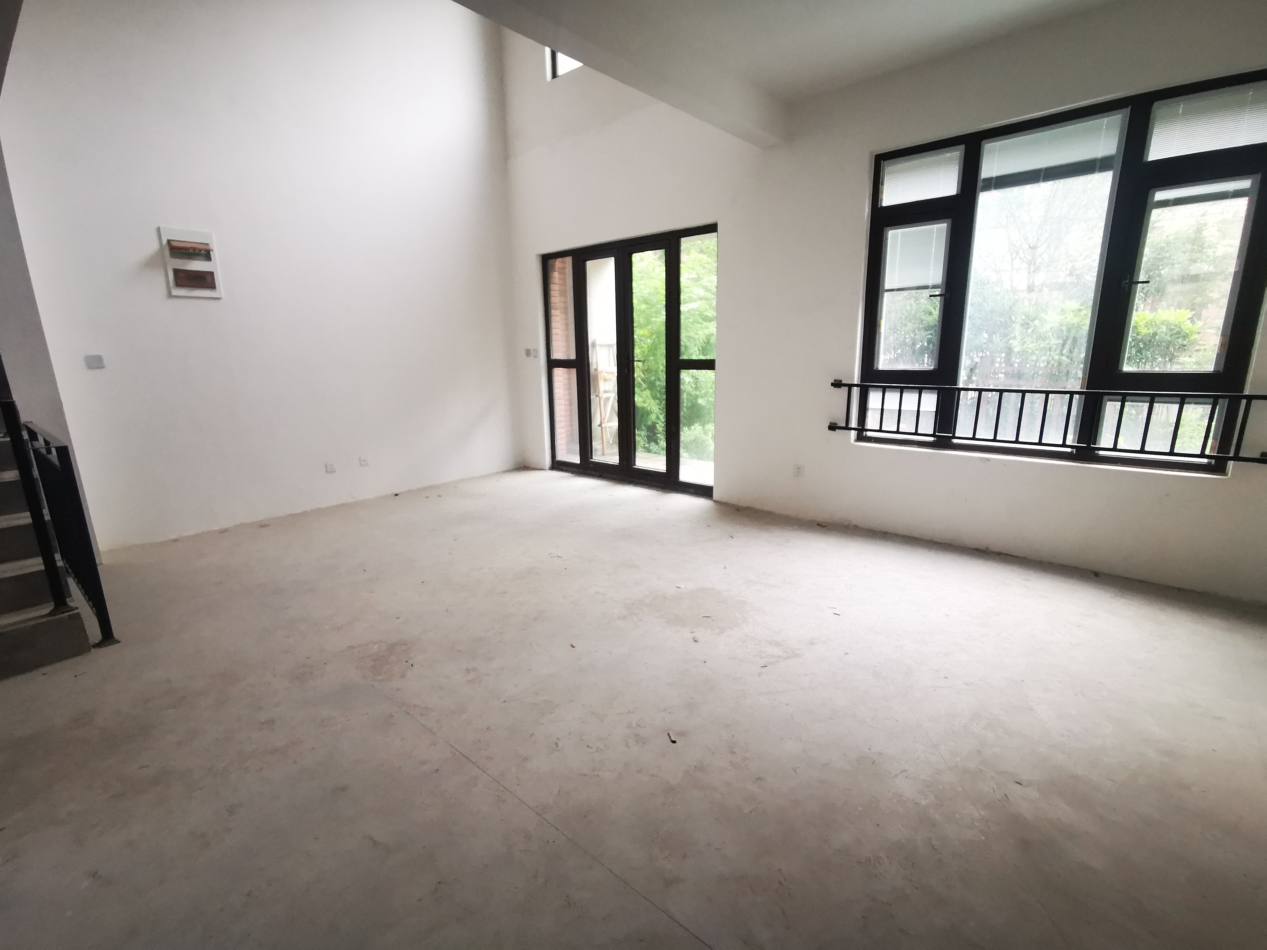 德庆苑 4室2厅3卫 200m²