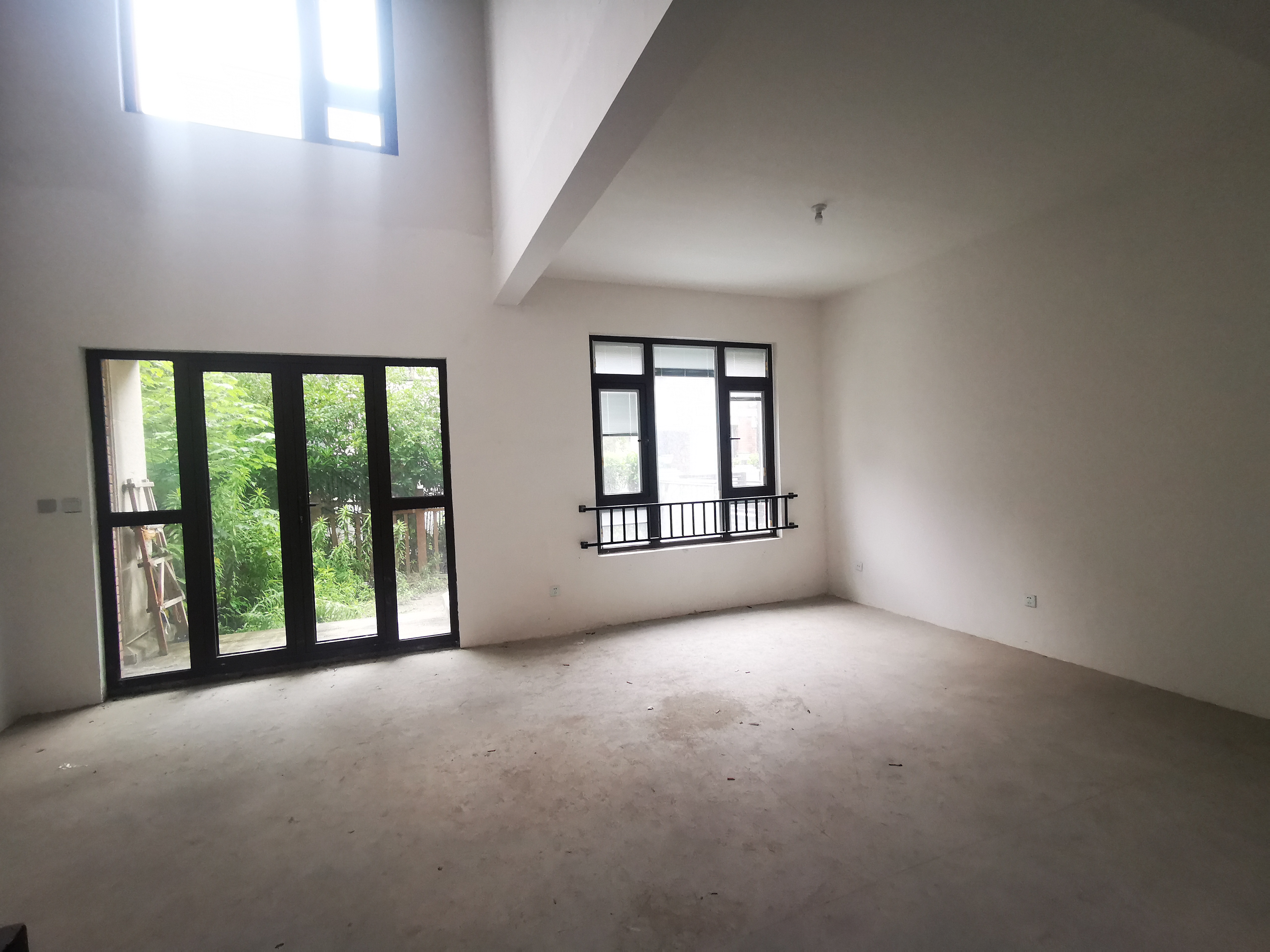 德庆苑 4室2厅3卫 200m²