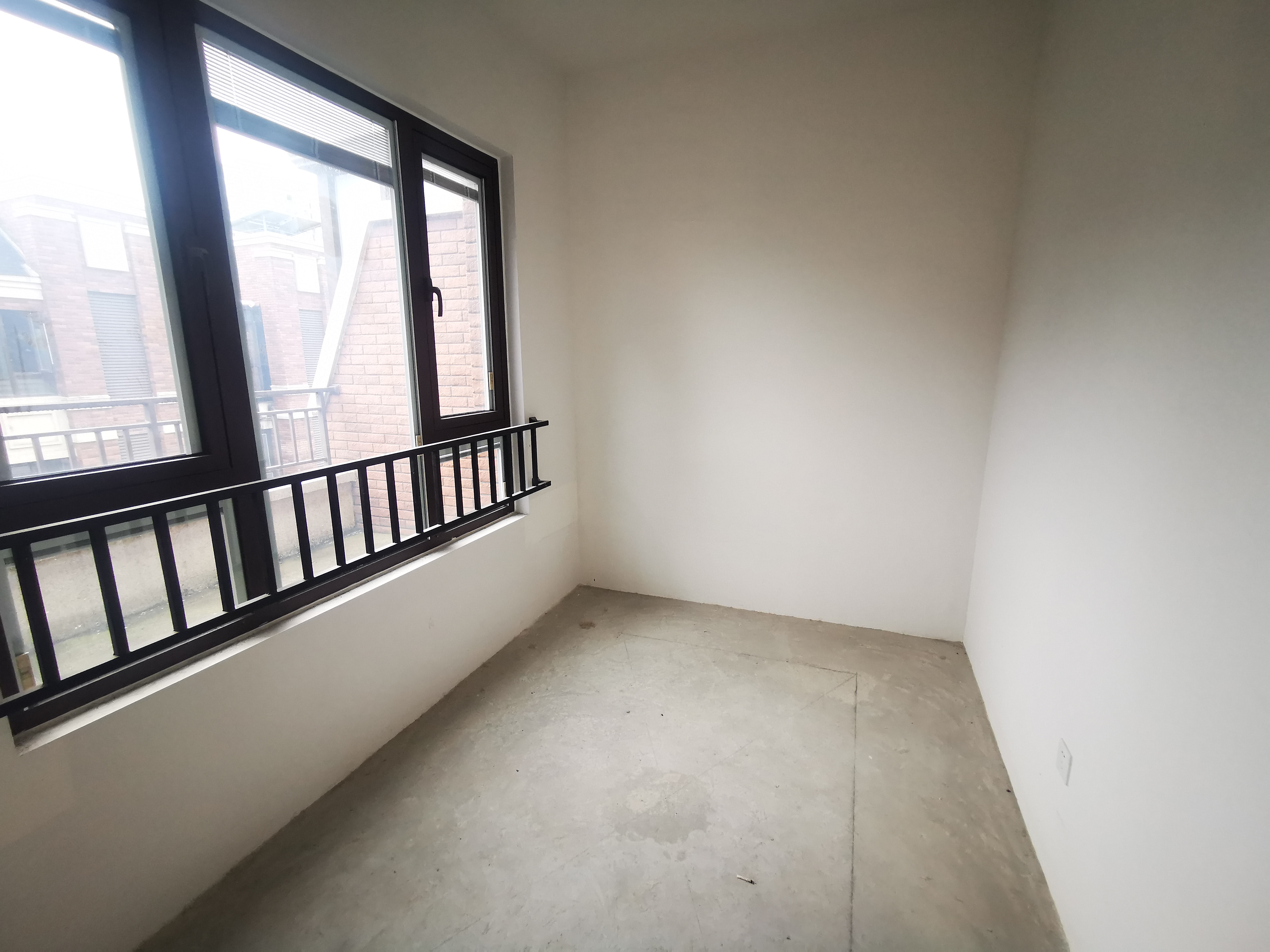 德庆苑 4室2厅3卫 200m²
