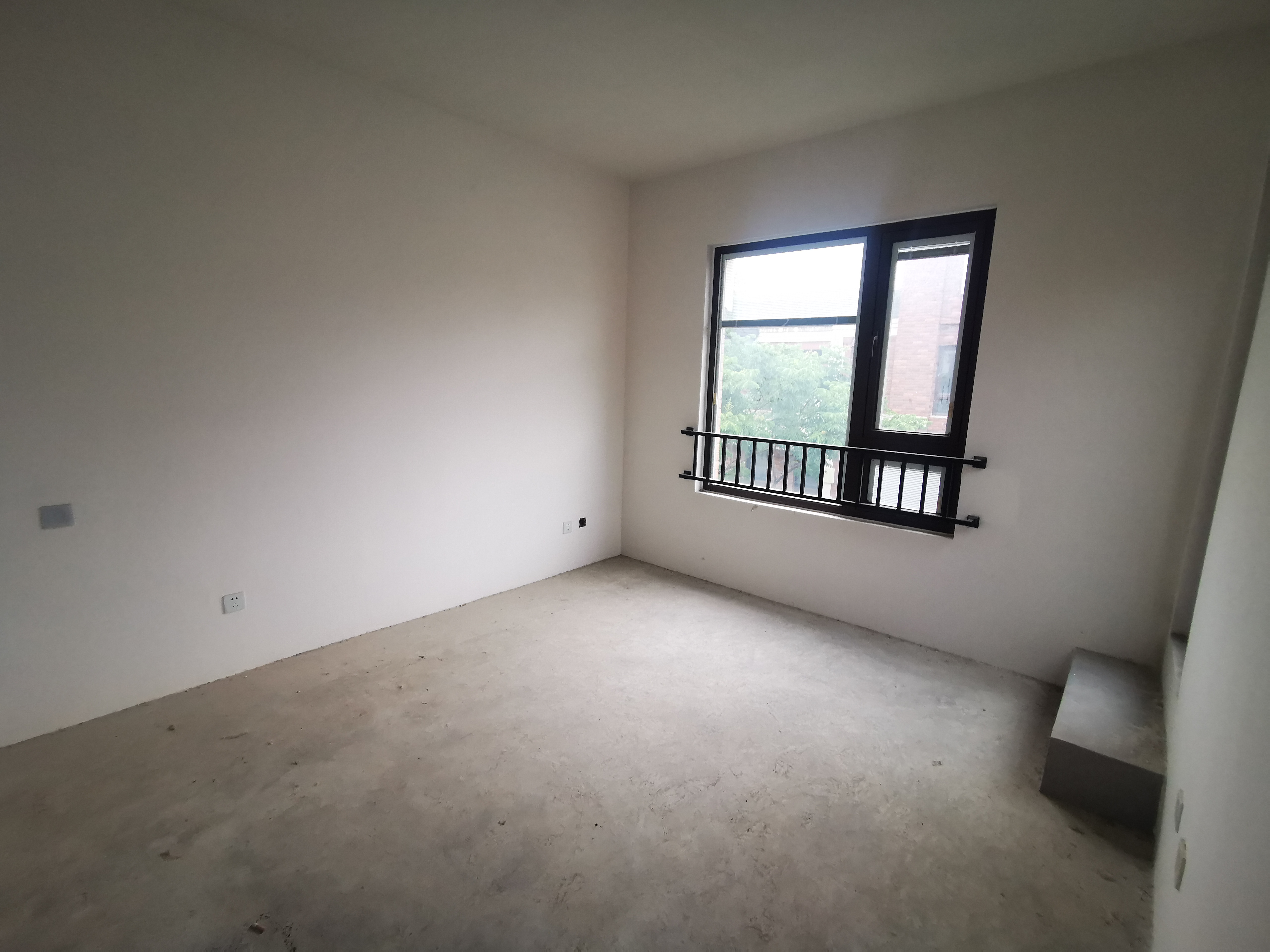 德庆苑 4室2厅3卫 200m²