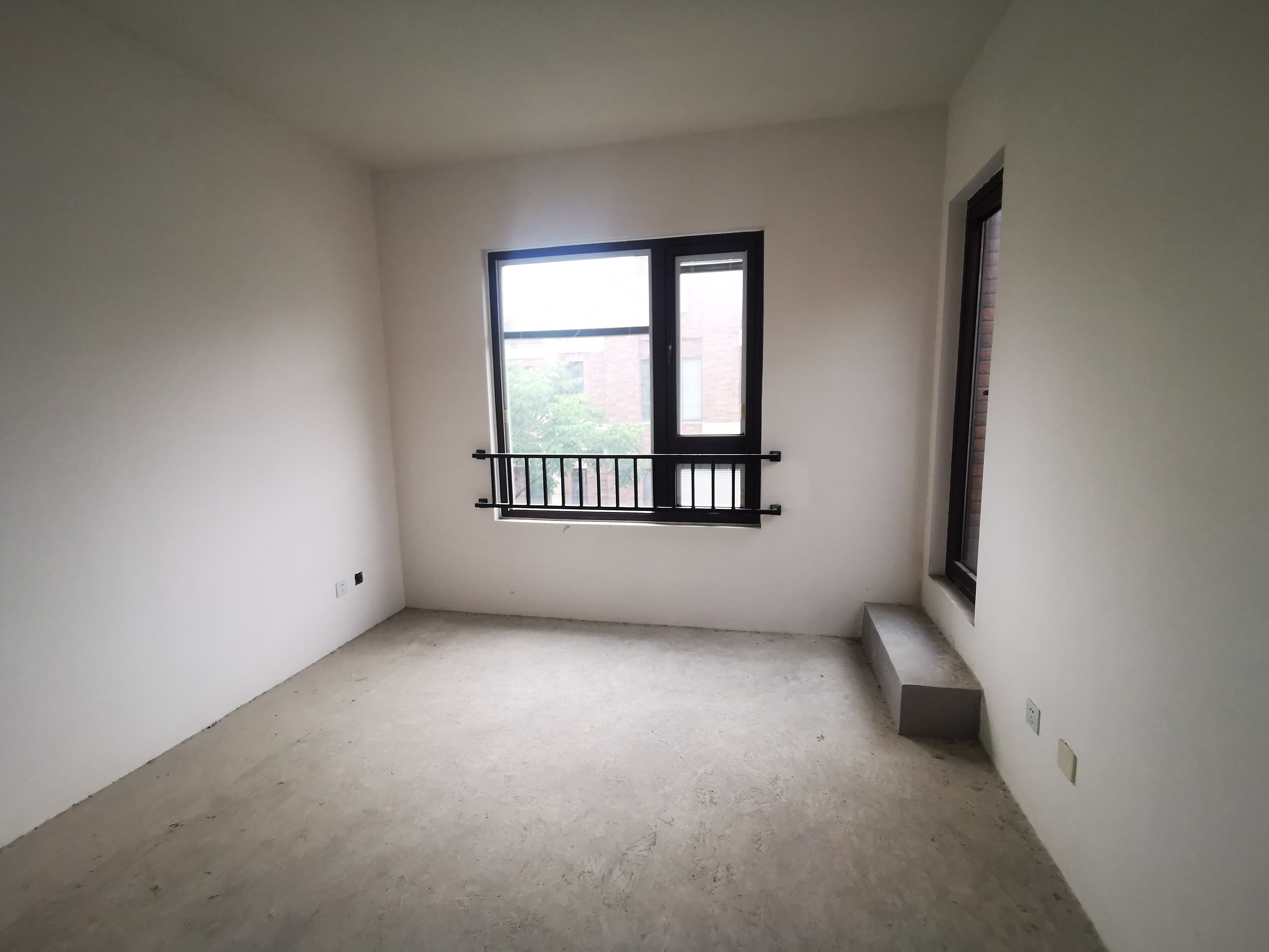 德庆苑 4室2厅3卫 200m²