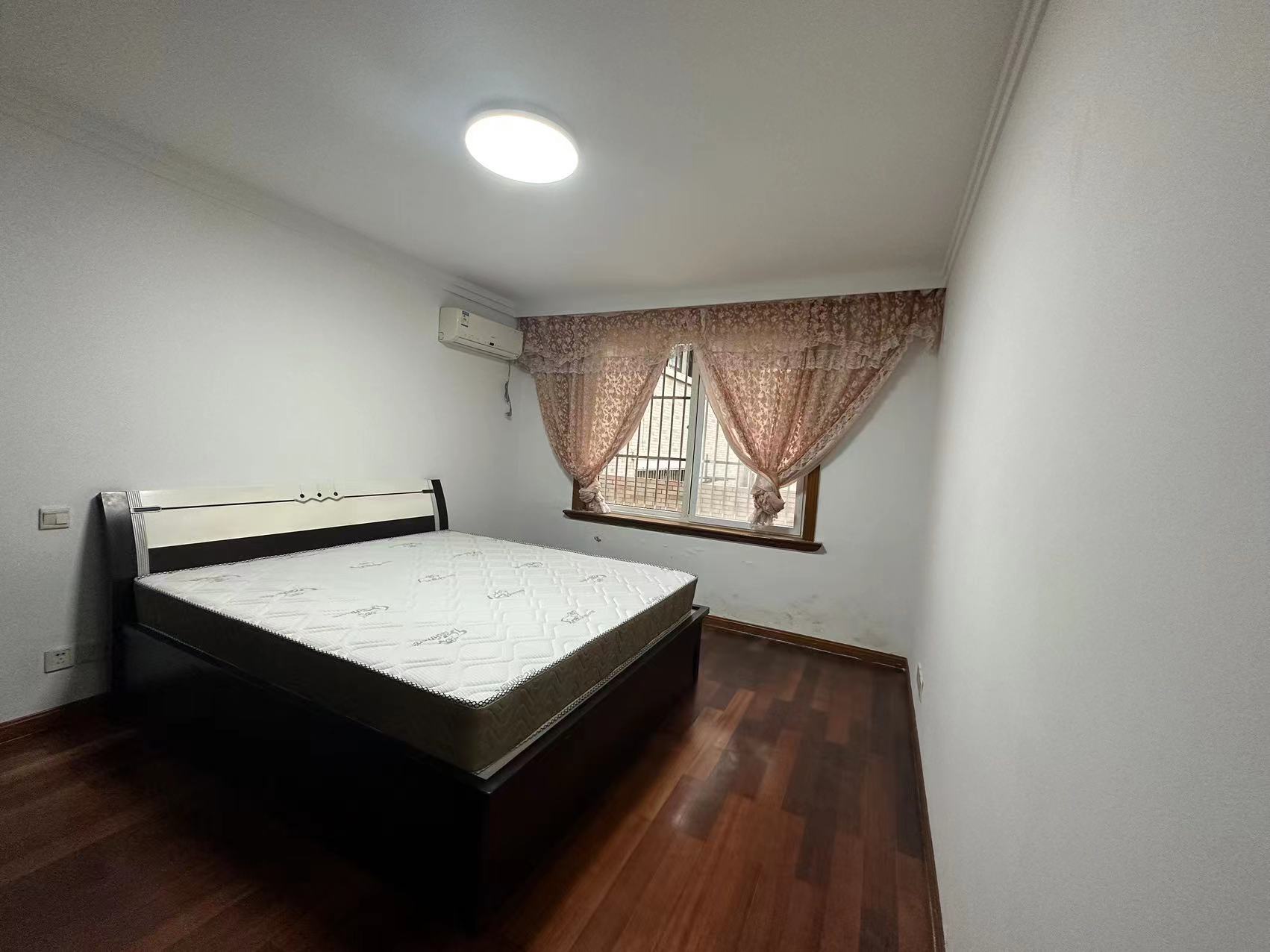 光明南村 3室2厅2卫 133m&sup2;