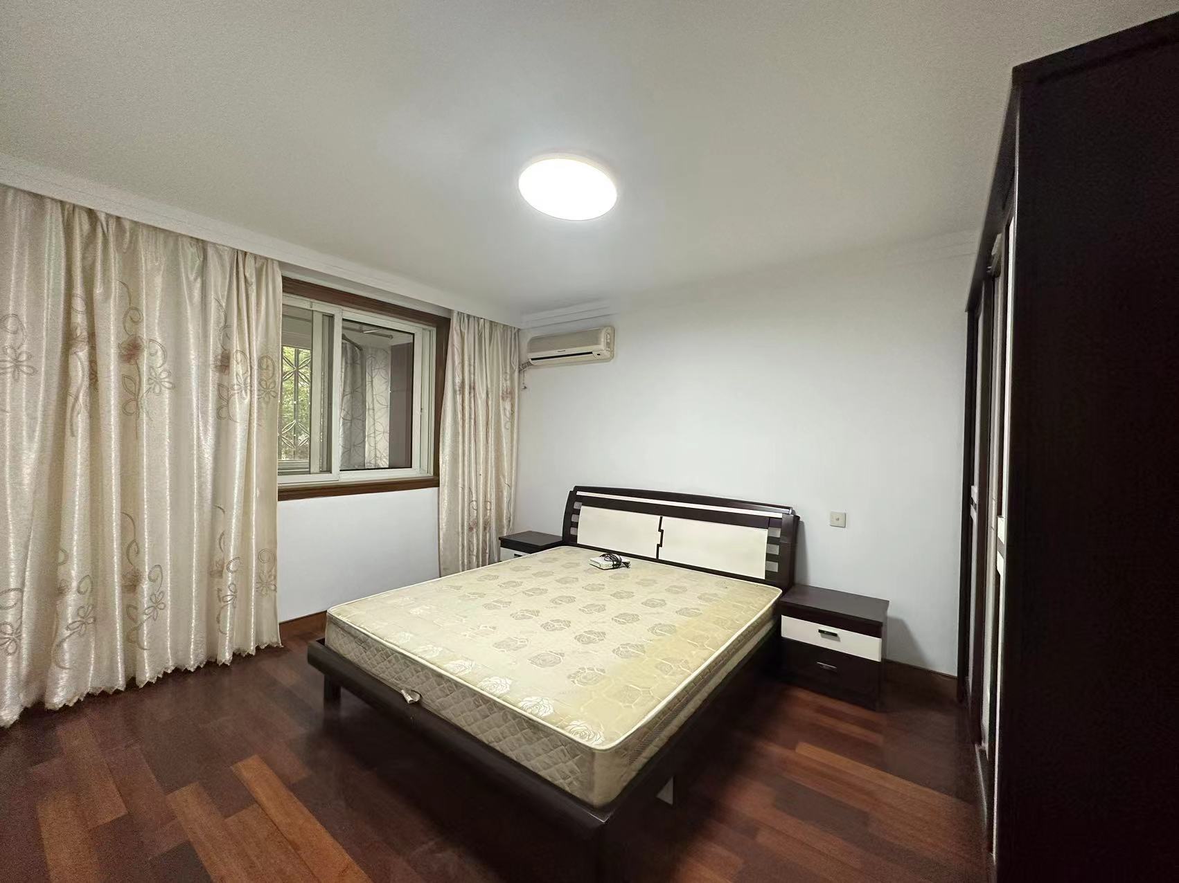 光明南村 3室2厅2卫 133m&sup2;