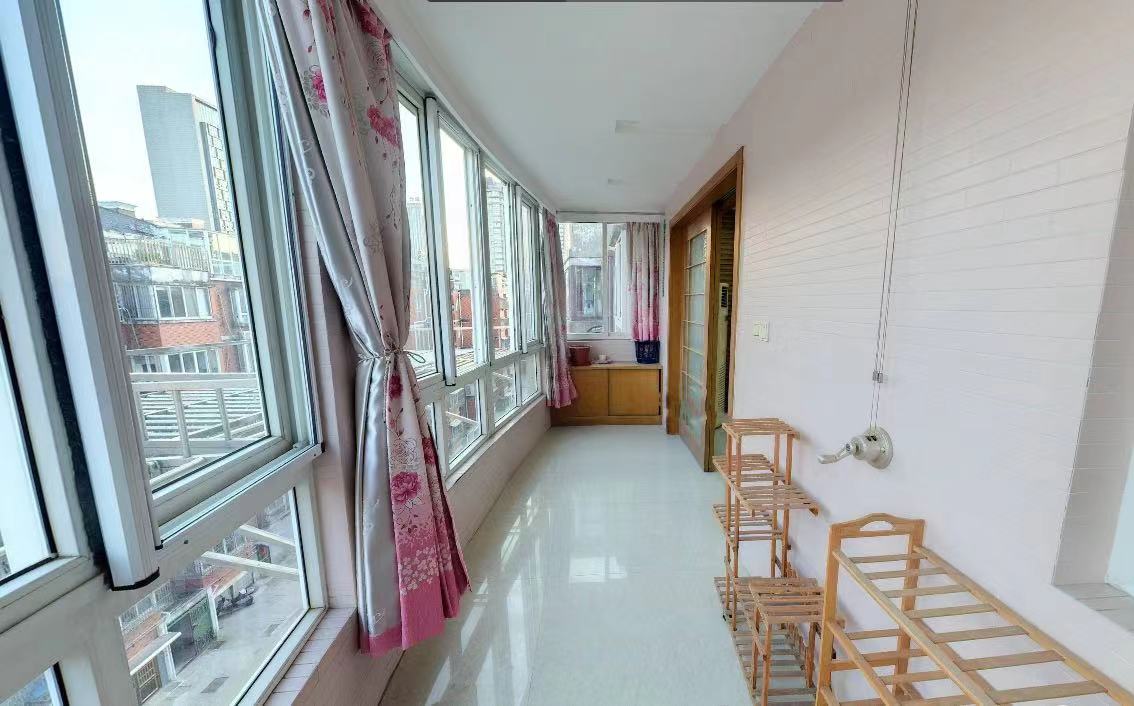 东大俪鑫 4室2厅2卫 157m&sup2;