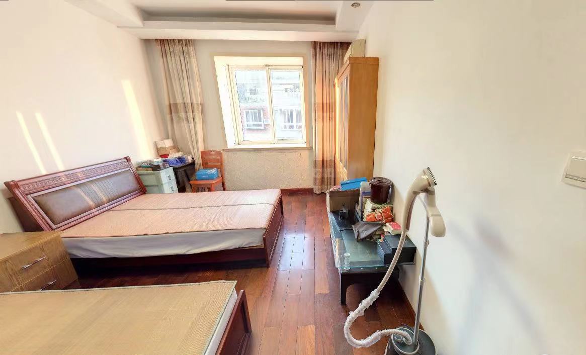 东大俪鑫 4室2厅2卫 157m&sup2;