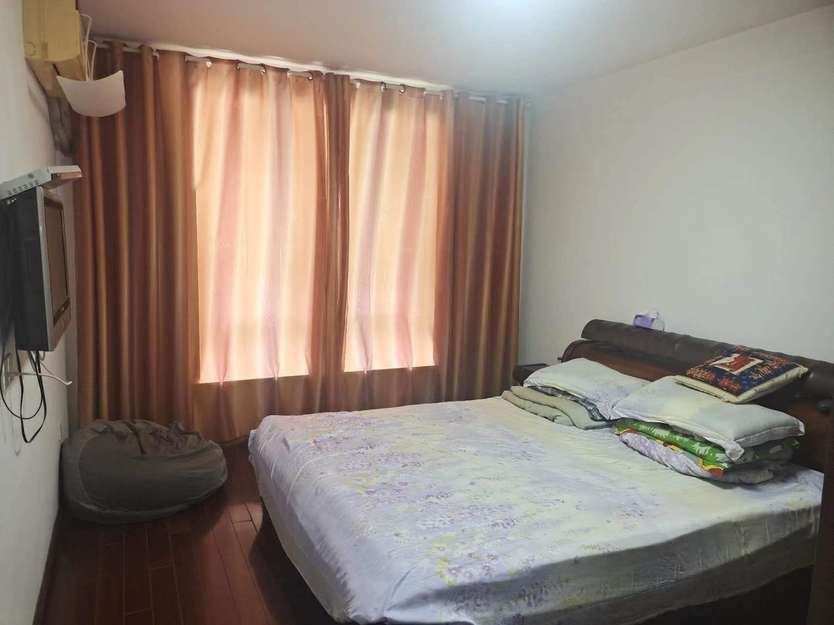 天馨花苑 3室1厅2卫 142.49m&sup2;