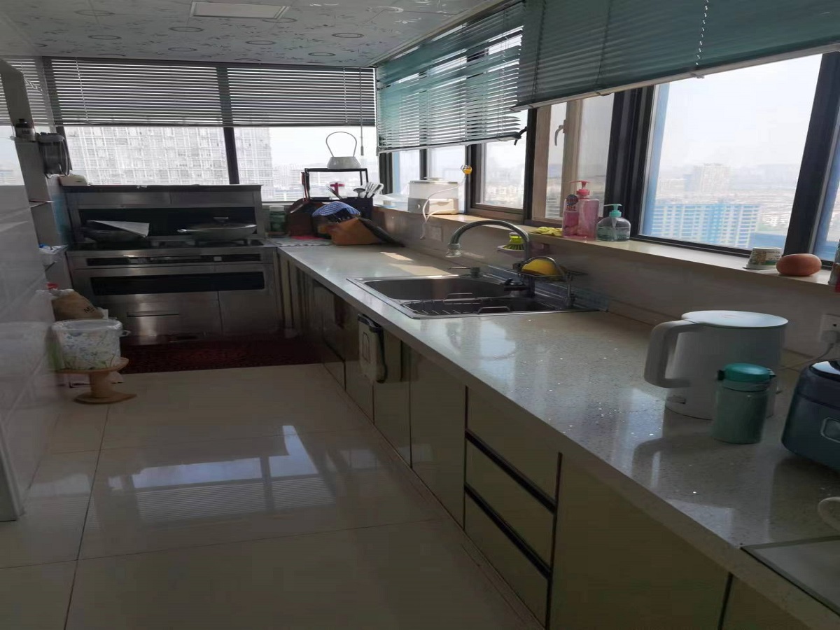 景华城 3室2厅2卫 150m&sup2;