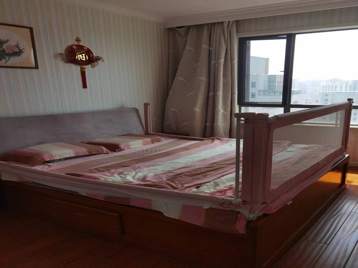 景华城 3室2厅2卫 150m&sup2;