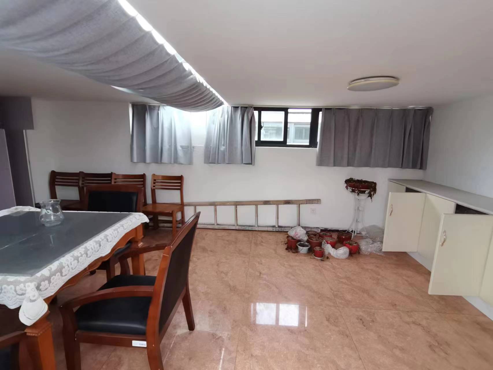 金色城邦 5室2厅2卫 180.00m&sup2;