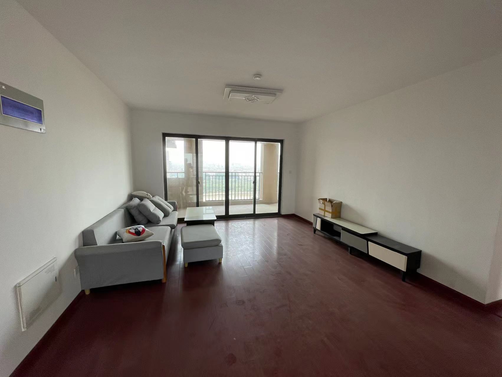 华强城 4室2厅2卫 140m²