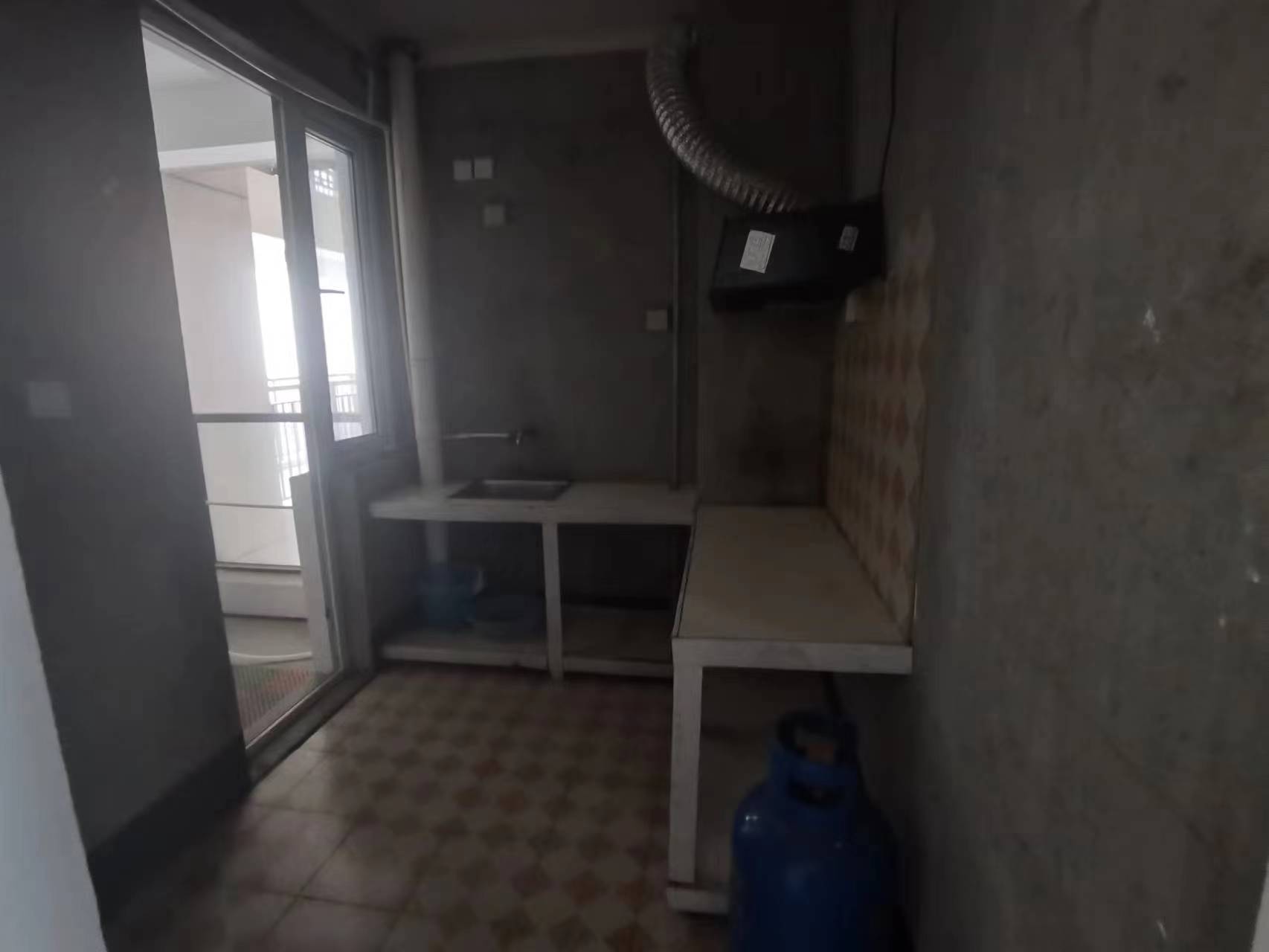 湖滨华庭 3室2厅1卫 98.5m&sup2;