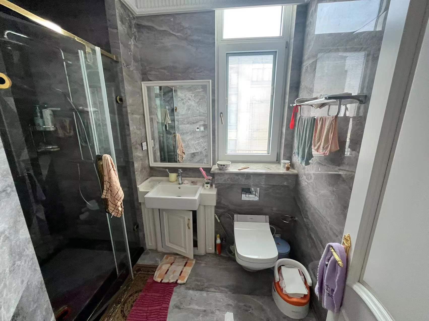 万濠华府 6室3厅4卫 330.00m&sup2;