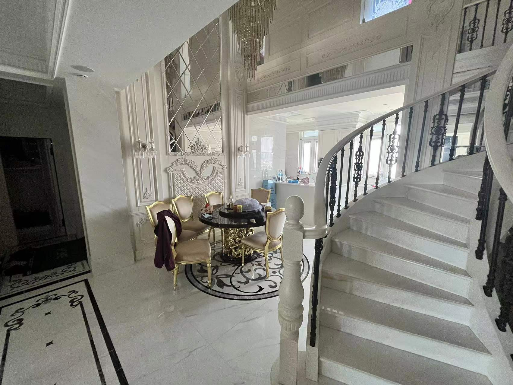 万濠华府 6室3厅4卫 330.00m&sup2;