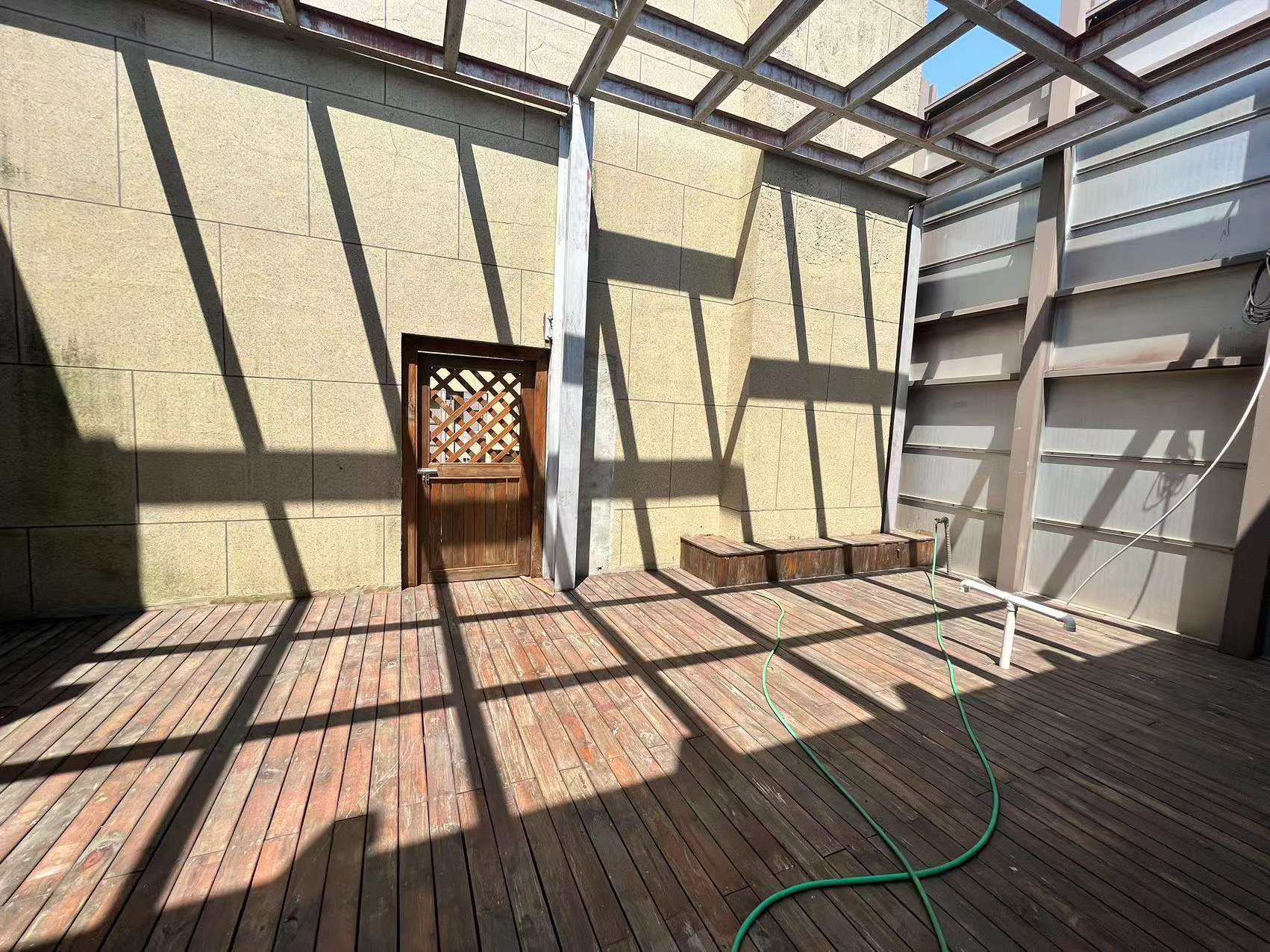 万濠华府 6室3厅4卫 330.00m&sup2;