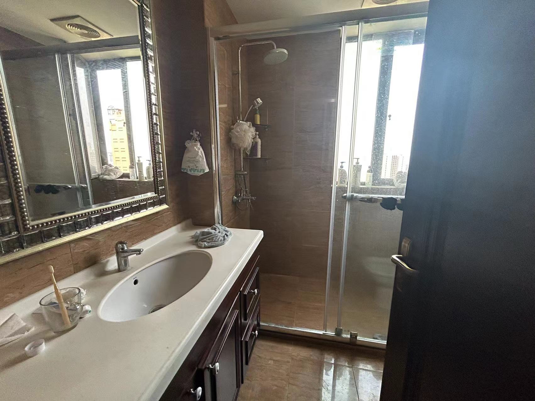万濠华府 4室2厅3卫 294m&sup2;